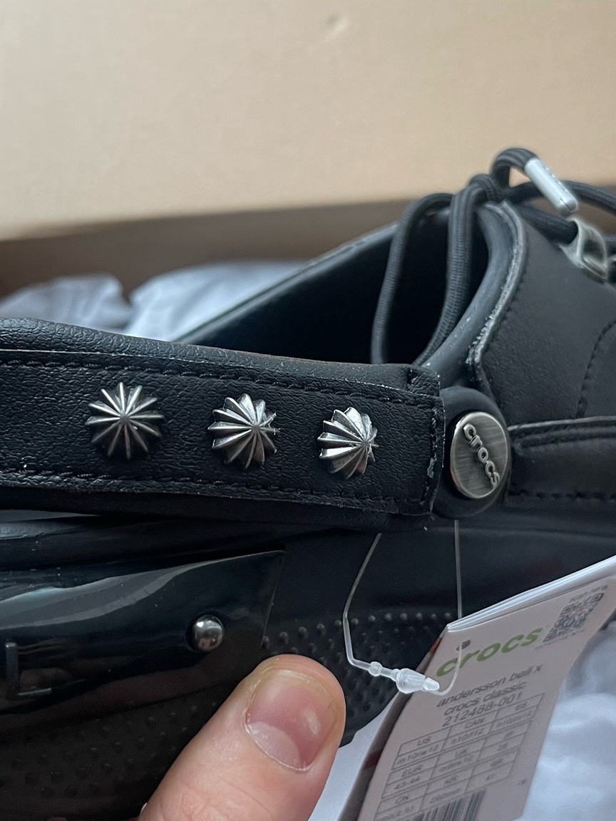 Crocs x Andersson Bell Classic Clog Black 착용 스타일 - 3