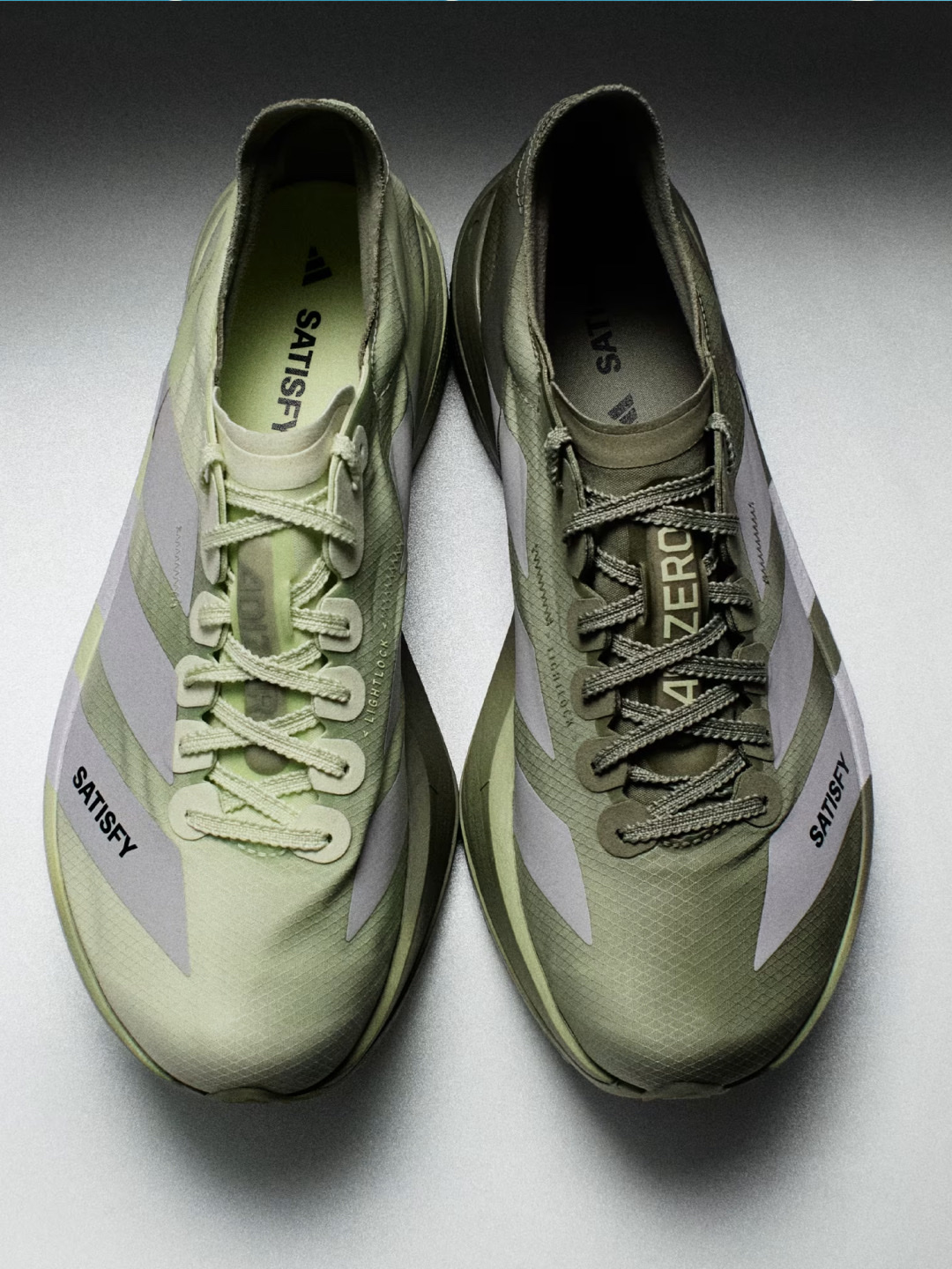 Adidas x Satisfy Adizero Adios Pro 4 Brown Aurora Coffee Metallic, Adidas x Satisfy Adizero Adios Pro 4 Core Black Grey Five μ°©μ© μ€νμΌ - 2