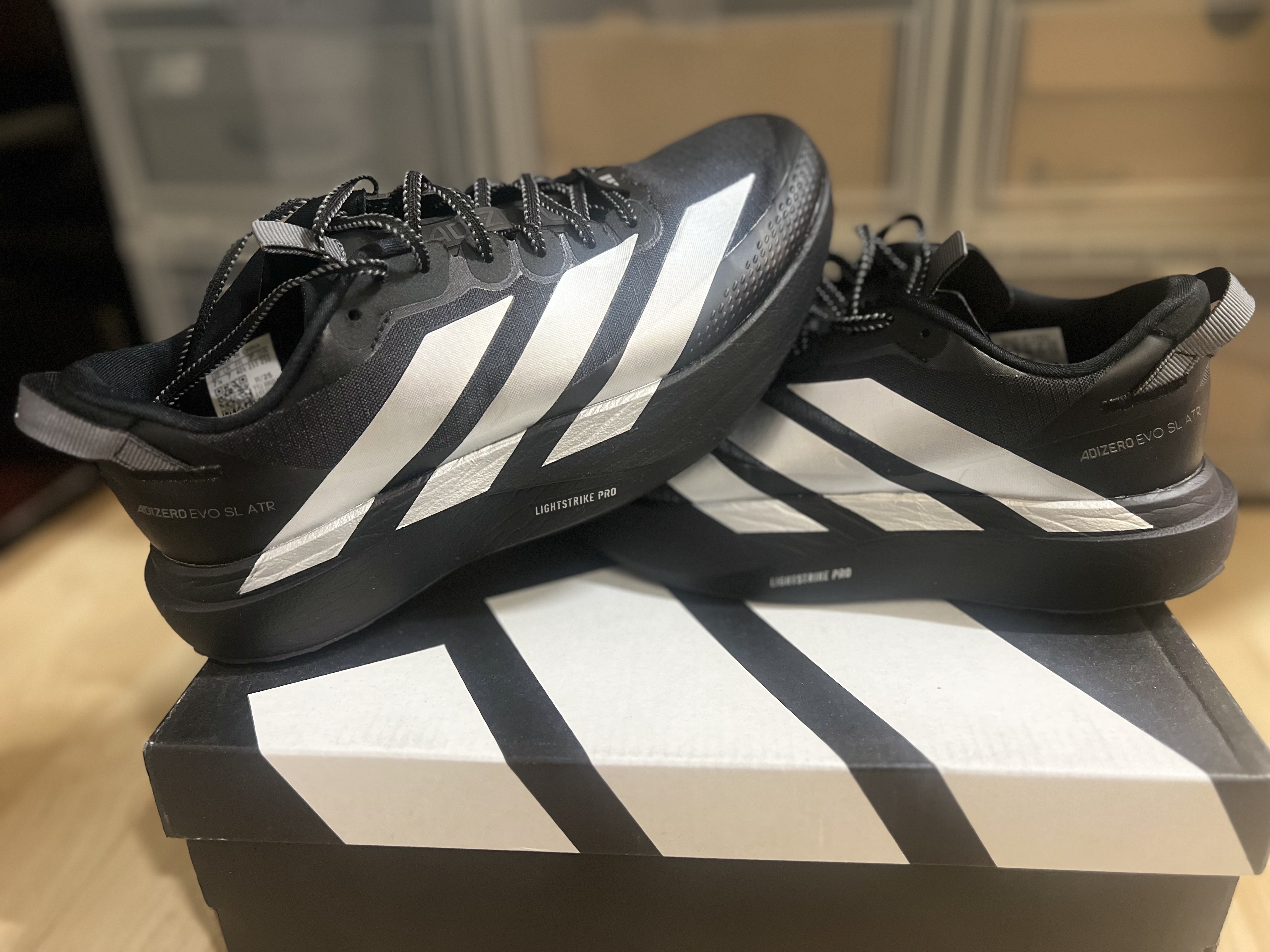 Adidas Adizero EVO SL ATR Core Black Silver Metallic 착용 스타일