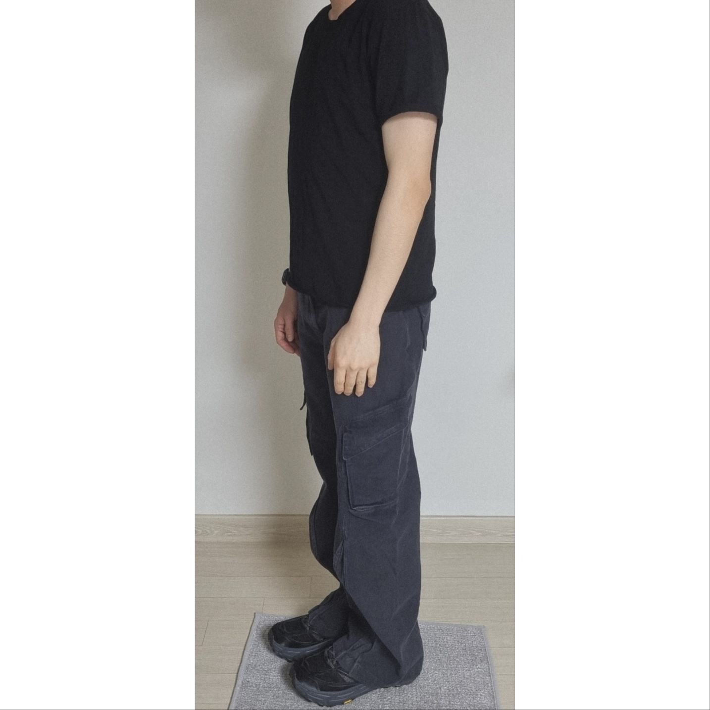 Hoka x Xlim Mafate Speed 2 TS Black Charcoal, Casio G-Shock DW-5600UBB-1DR 착용 스타일 - 3