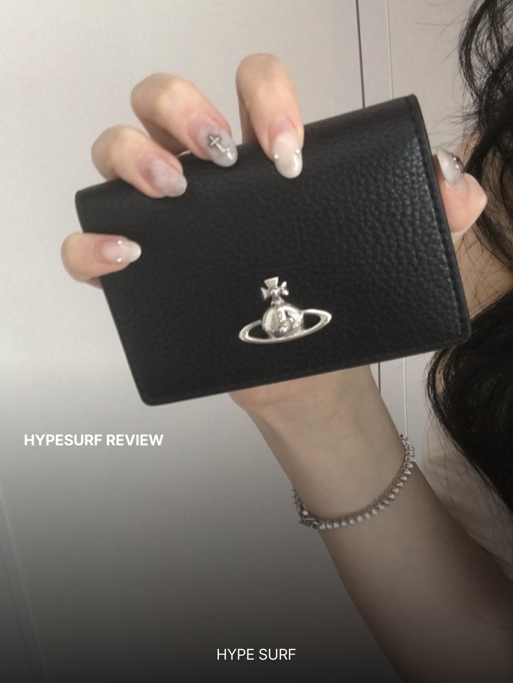 Vivienne Westwood Orb Grain Flap Card Holder Black 착용 스타일 - 1