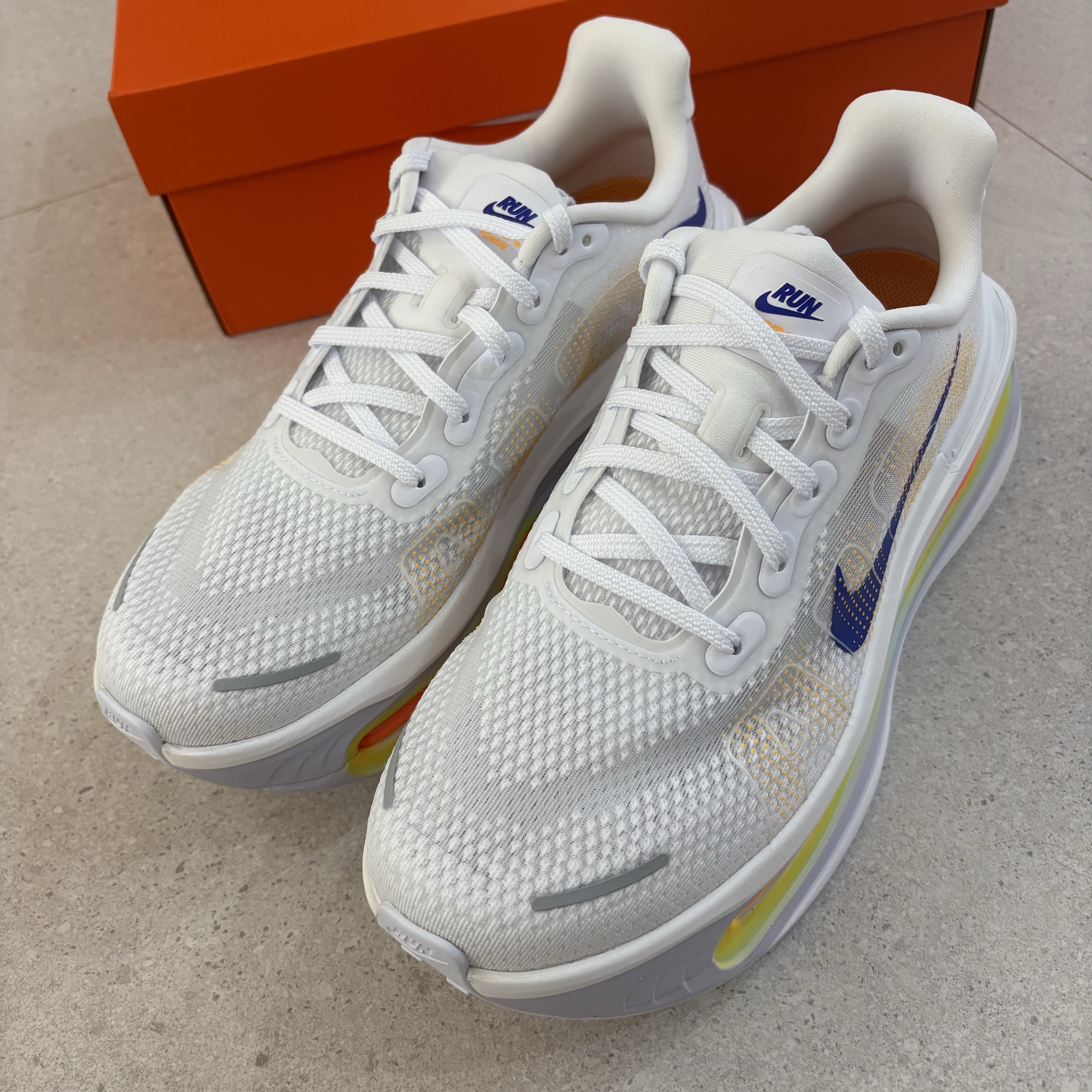Nike Air Zoom Alphafly Next% 3 Multicolor Volt, Nike Vomero Premium White Total Orange 착용 스타일 - 5