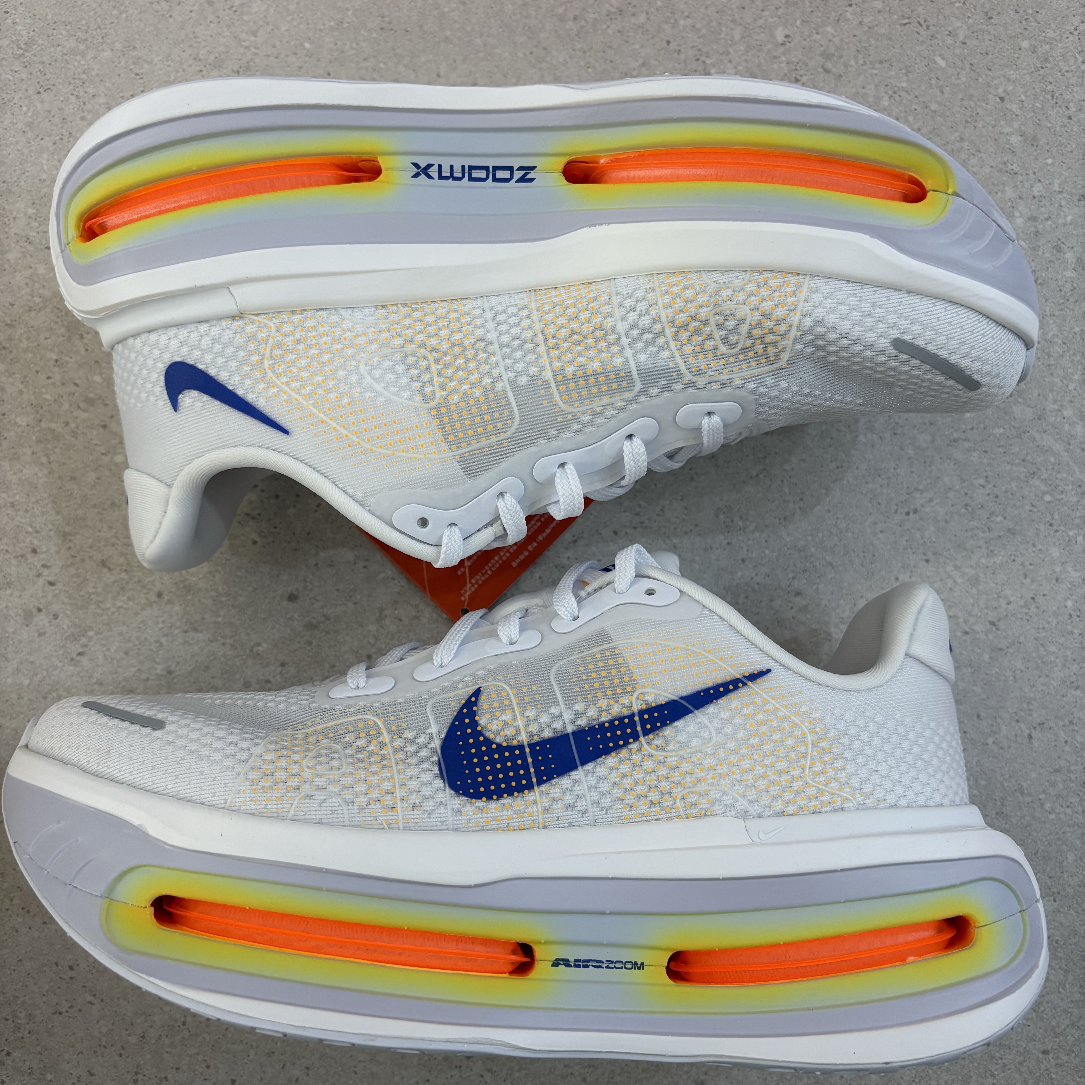 Nike Air Zoom Alphafly Next% 3 Multicolor Volt, Nike Vomero Premium White Total Orange 착용 스타일 - 3