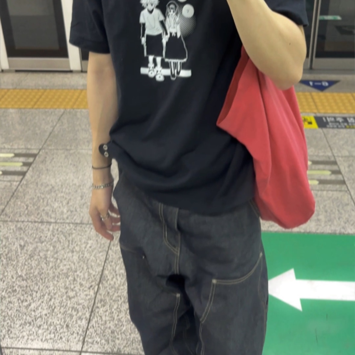 Uniqlo UT Shueisha 100th Anniversary Hunter x Hunter T-Shirt Black, Xlim Ep.7 Synopsis 02 Bag Red 착용 스타일 - 2