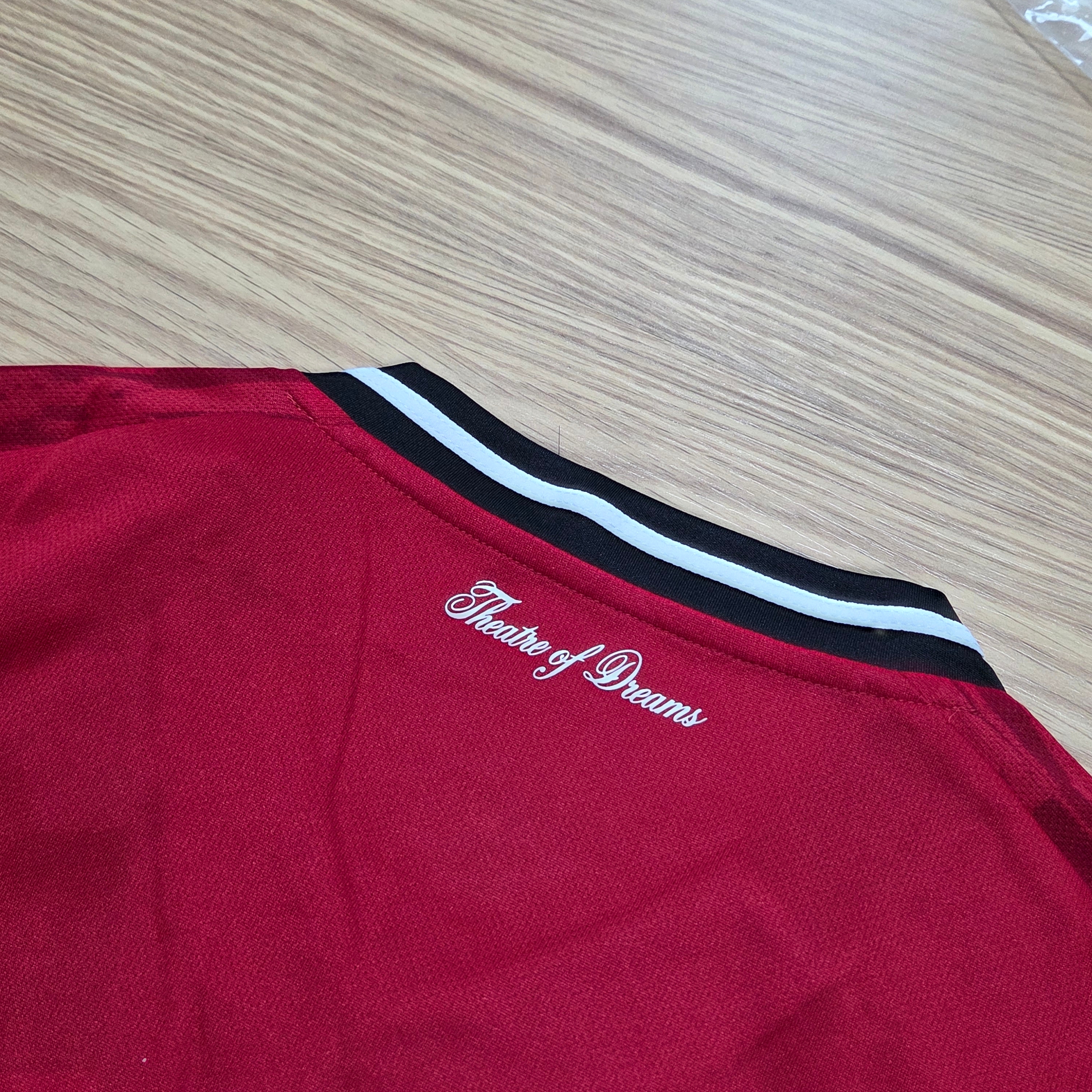 Adidas Manchester United 2025/26 Home Jersey Mufc Red - KR Sizing (Non Marking Ver.) 착용 스타일 - 2