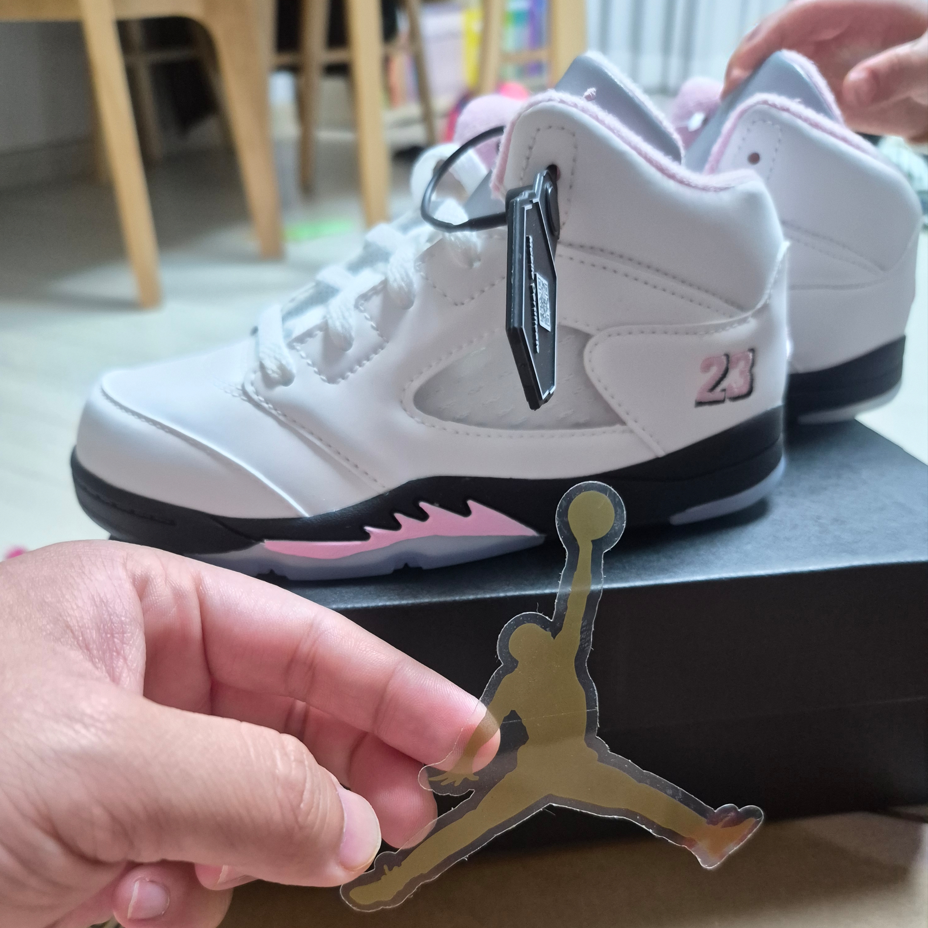 (TD) Jordan 5 Retro White Medium Soft Pink 착용 스타일 - 2