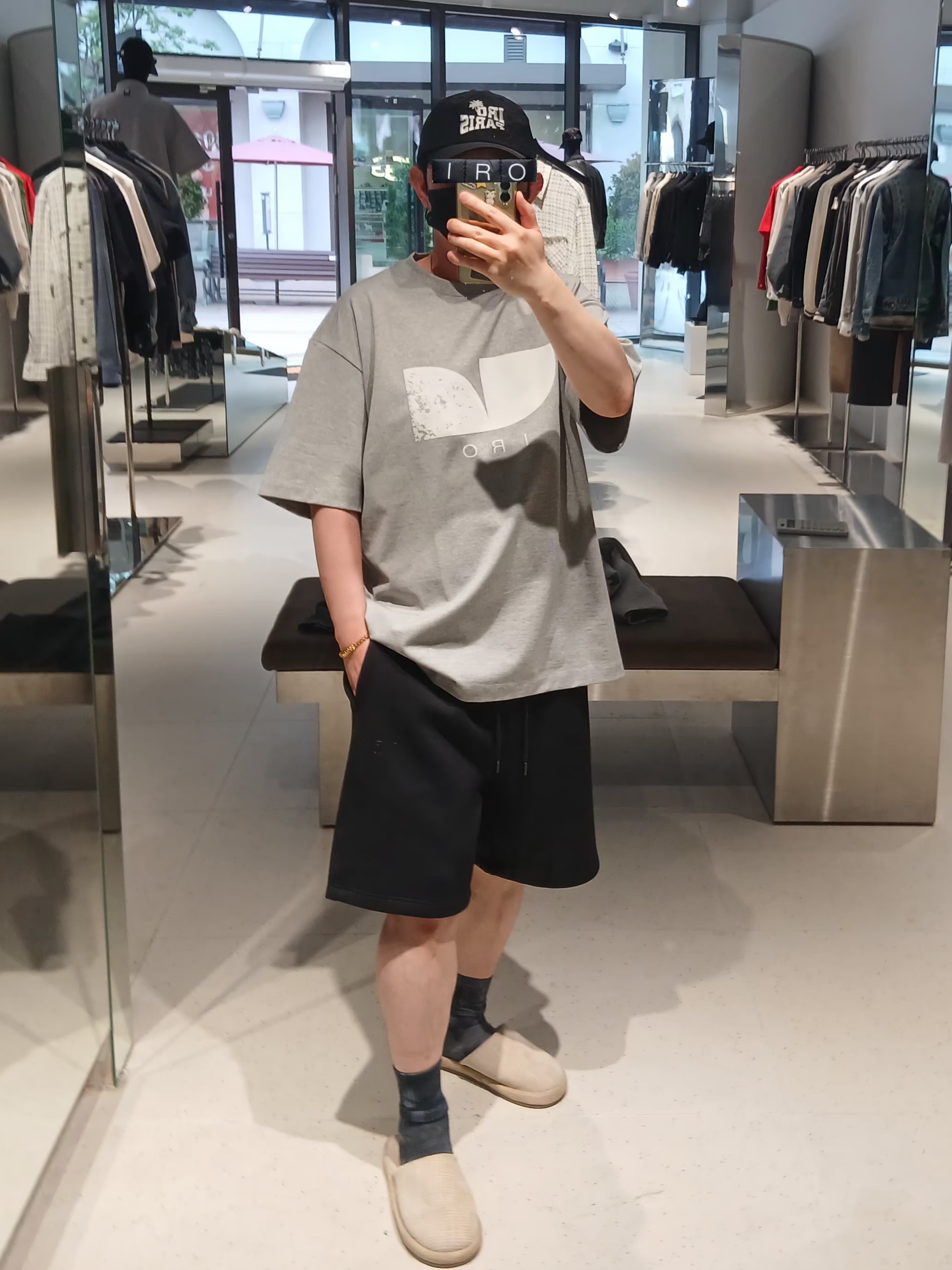 Iro Brumeux Banding Contrast Bermuda Shorts Black, Iro Palmtree Nylon Ball Cap Black 착용 스타일 - 2