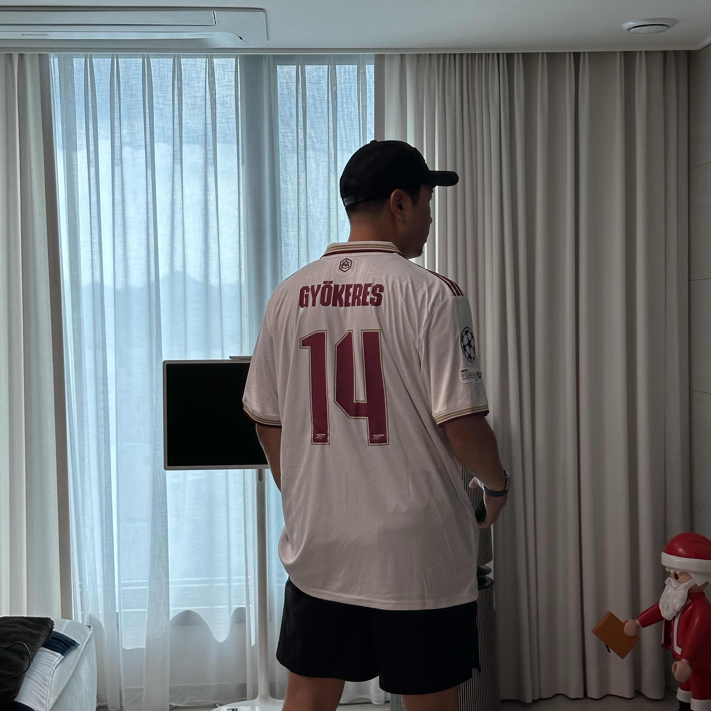 Adidas Arsenal 2025/26 3rd Jersey Cloud White Team Coll Burgundy 2 - US Sizing (Non Marking Ver.), Adidas Arsenal 2024/25 Home Jersey Better Scarlet White - KR Sizing (Non Marking Ver.) 착용 스타일 - 8