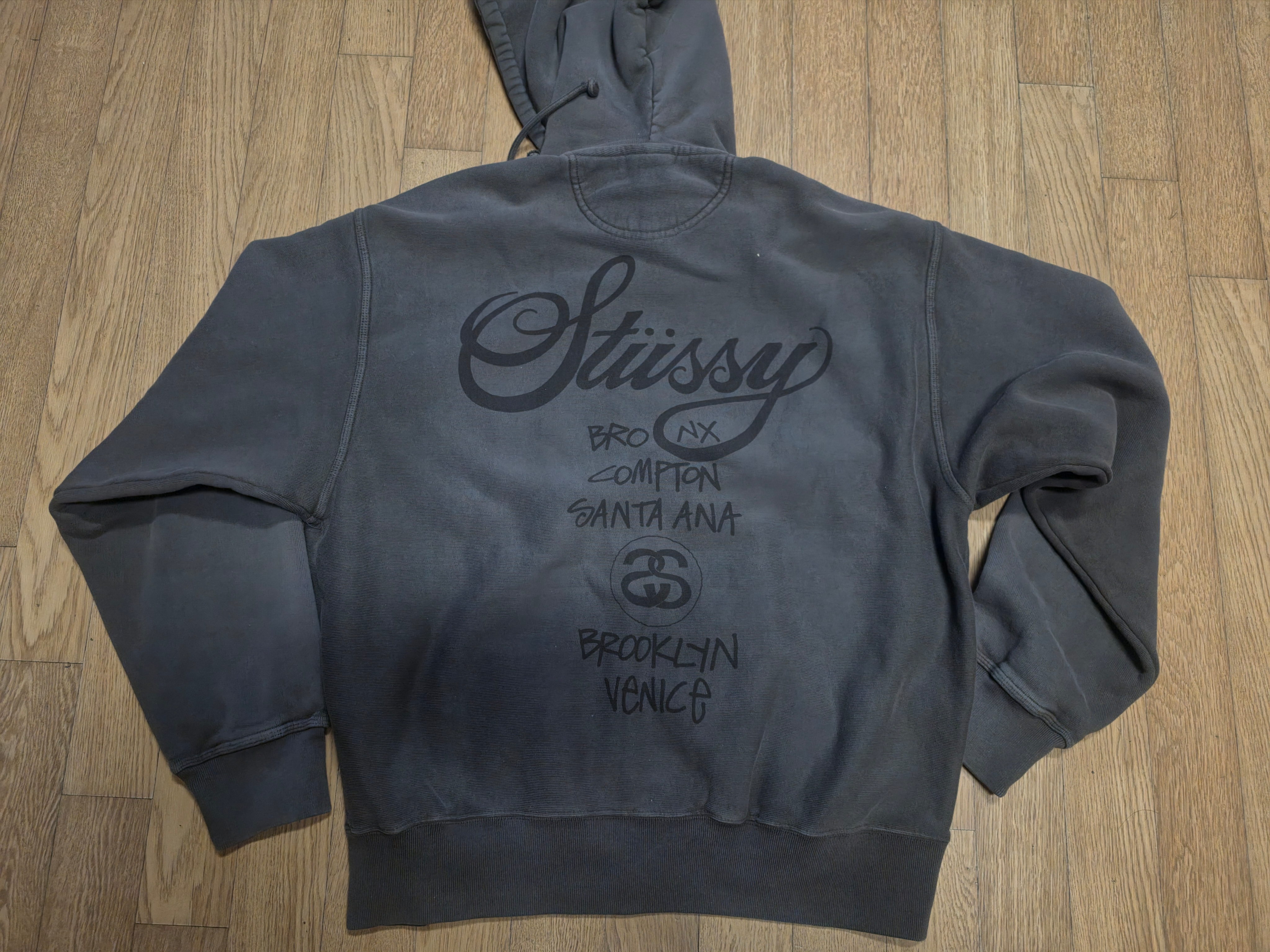 Stussy World Tour Zip Hoodie Sun Faded Brown 착용 스타일 - 2