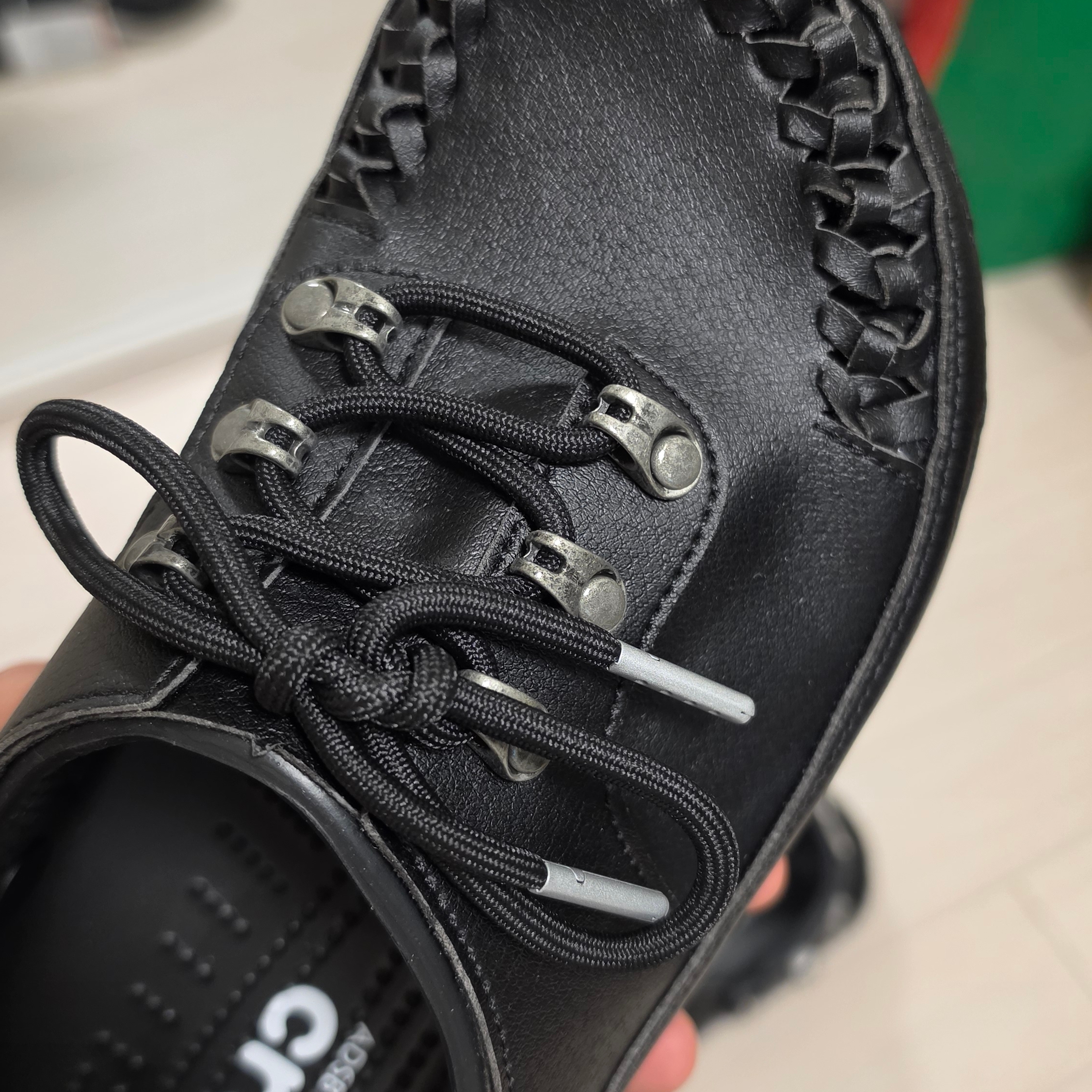 Crocs x Andersson Bell Classic Clog Black 착용 스타일 - 5