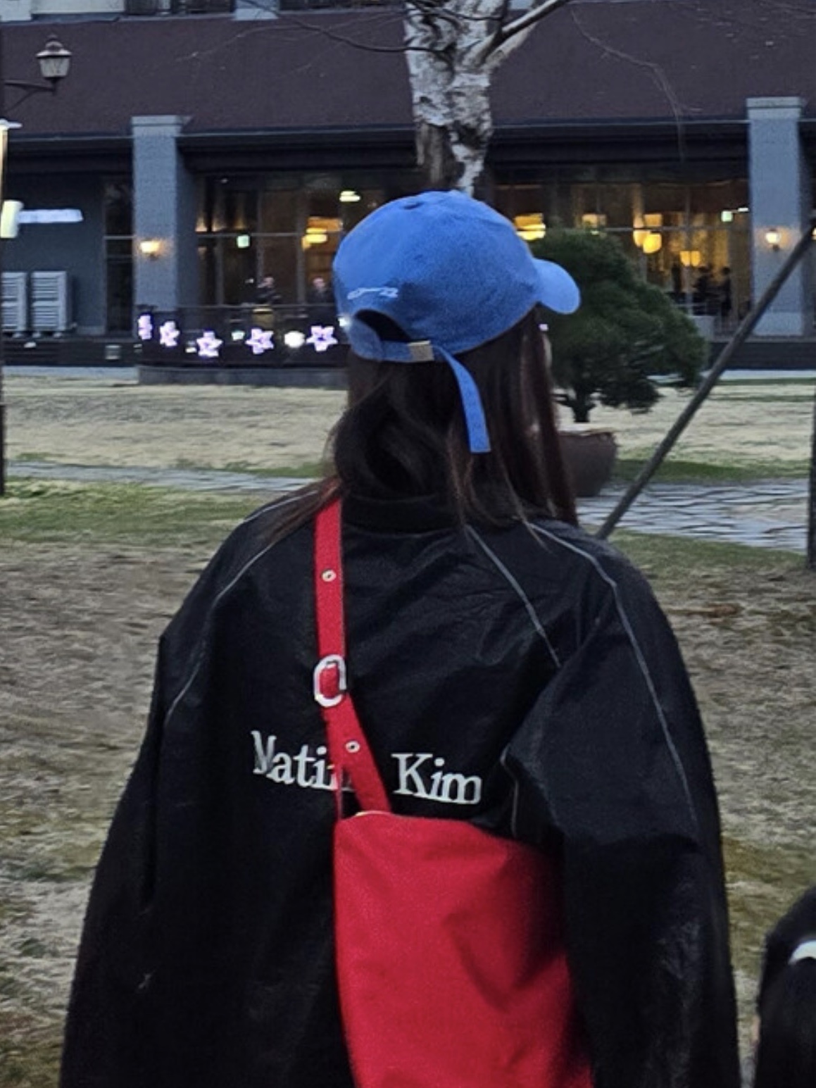 (W) Matin Kim Matin Kim Logo Coating Jumper Black 착용 스타일