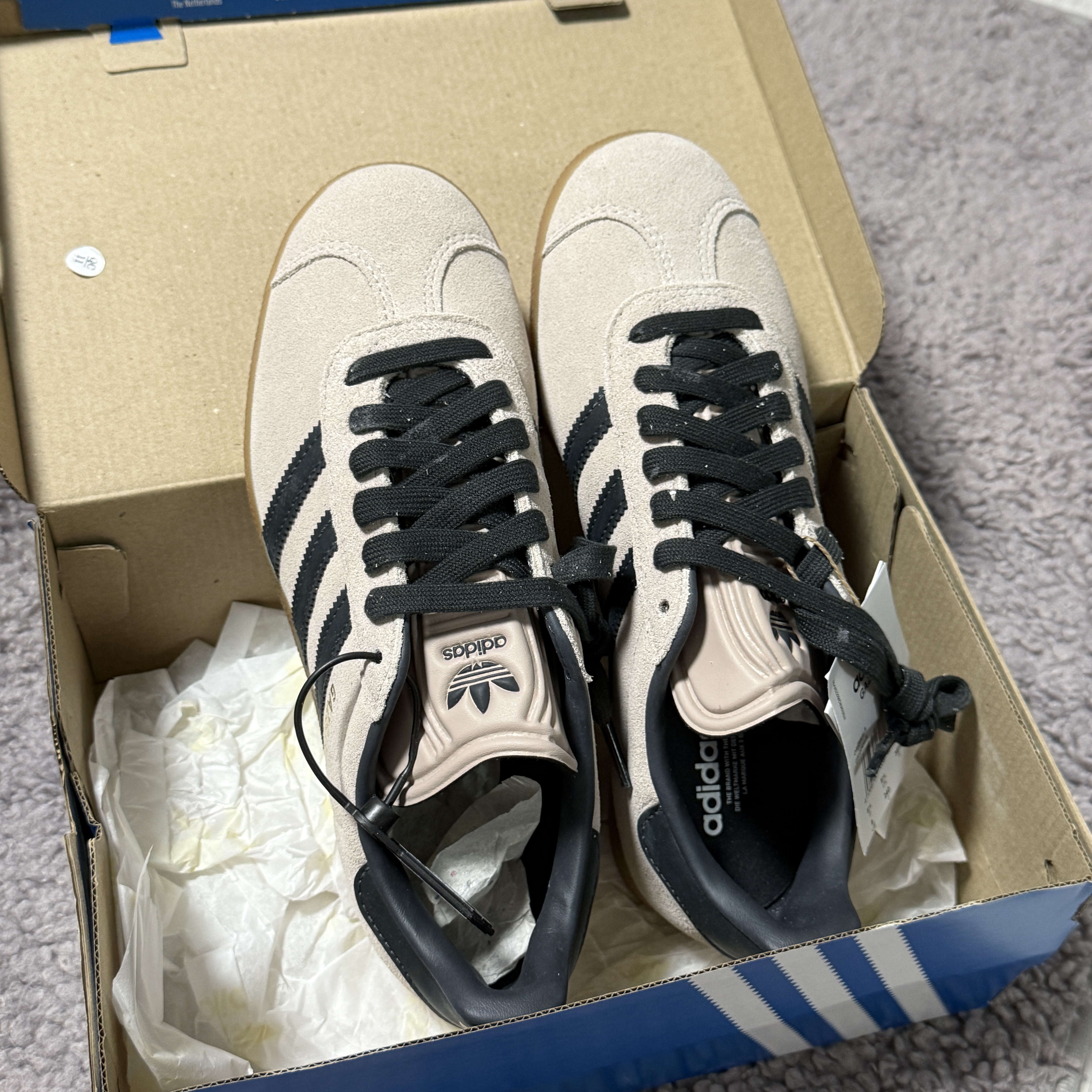Adidas Gazelle Wonder Taupe Night Indigo 착용 스타일 - 3