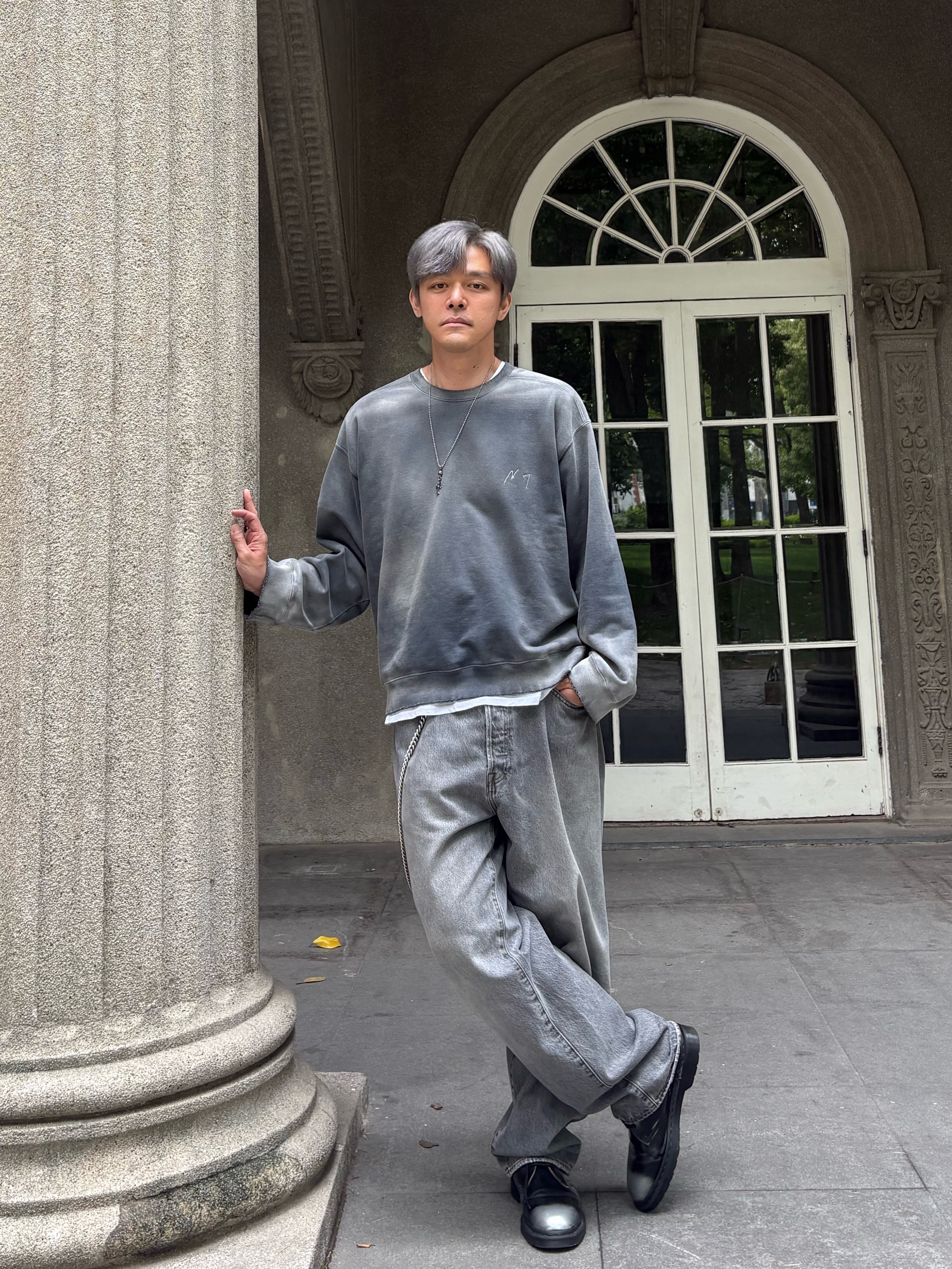 Ancellm Unevenness Sweatshirt Gray, Dr. Martens x Supreme 1461 Gray Silver 착용 스타일 - 1