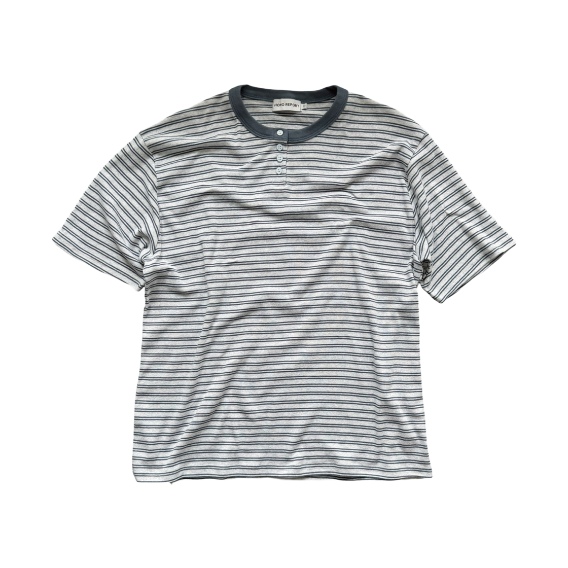 호노 리포트 헨리넥 스트라이프 티셔츠 블루 그레이(Hono Report Henley Neck Striped T-Shirt Blue Gray)