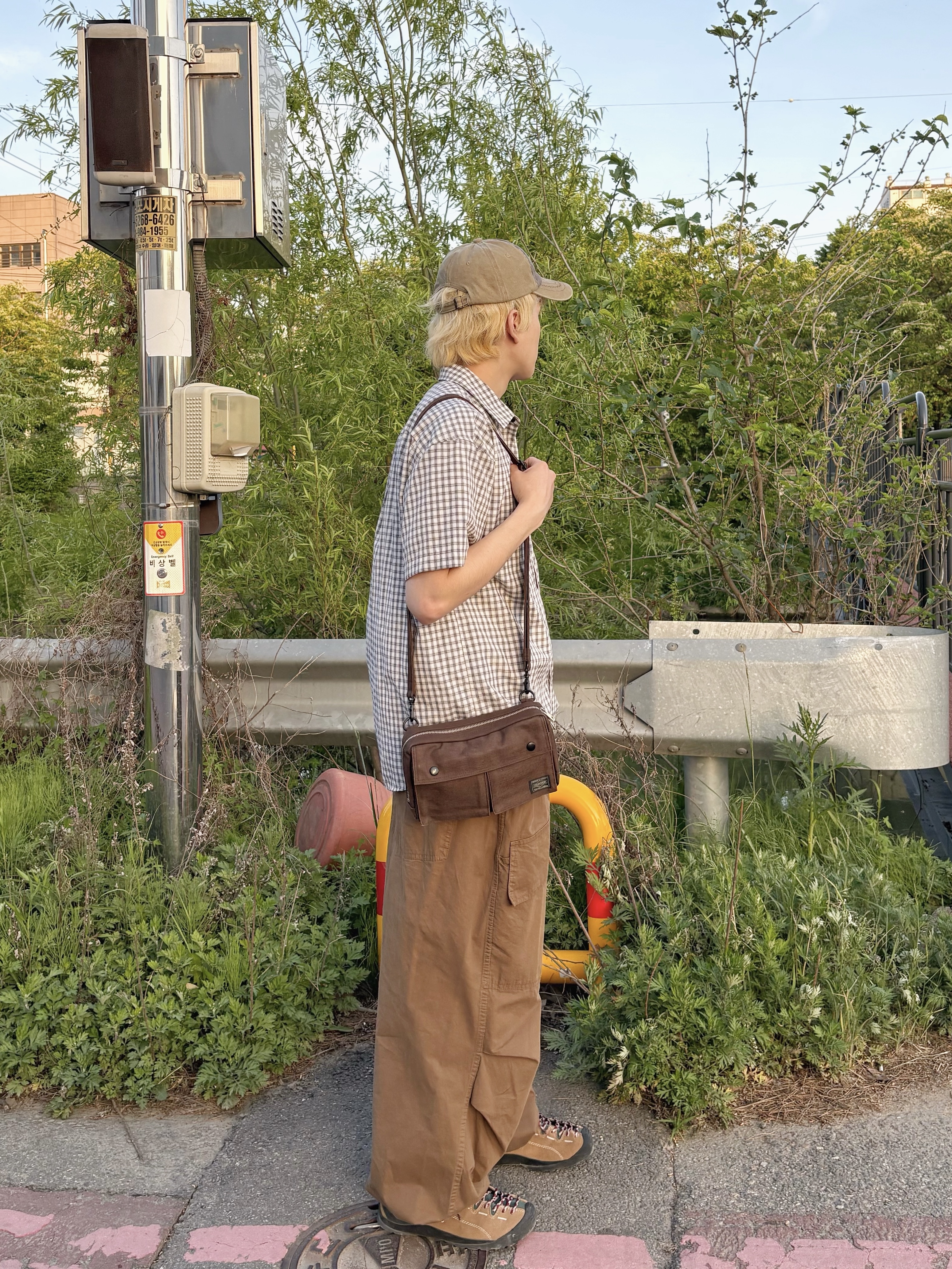 Porter Smoky 2Way Shoulder Bag Brown, Keen Jasper Sneakers Toasted Coconut 착용 스타일 - 2