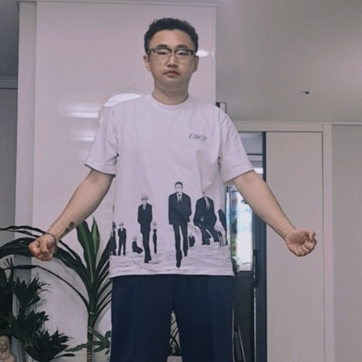 Uniqlo UT Shueisha 100th Anniversary Hunter x Hunter T-Shirt White 착용 스타일
