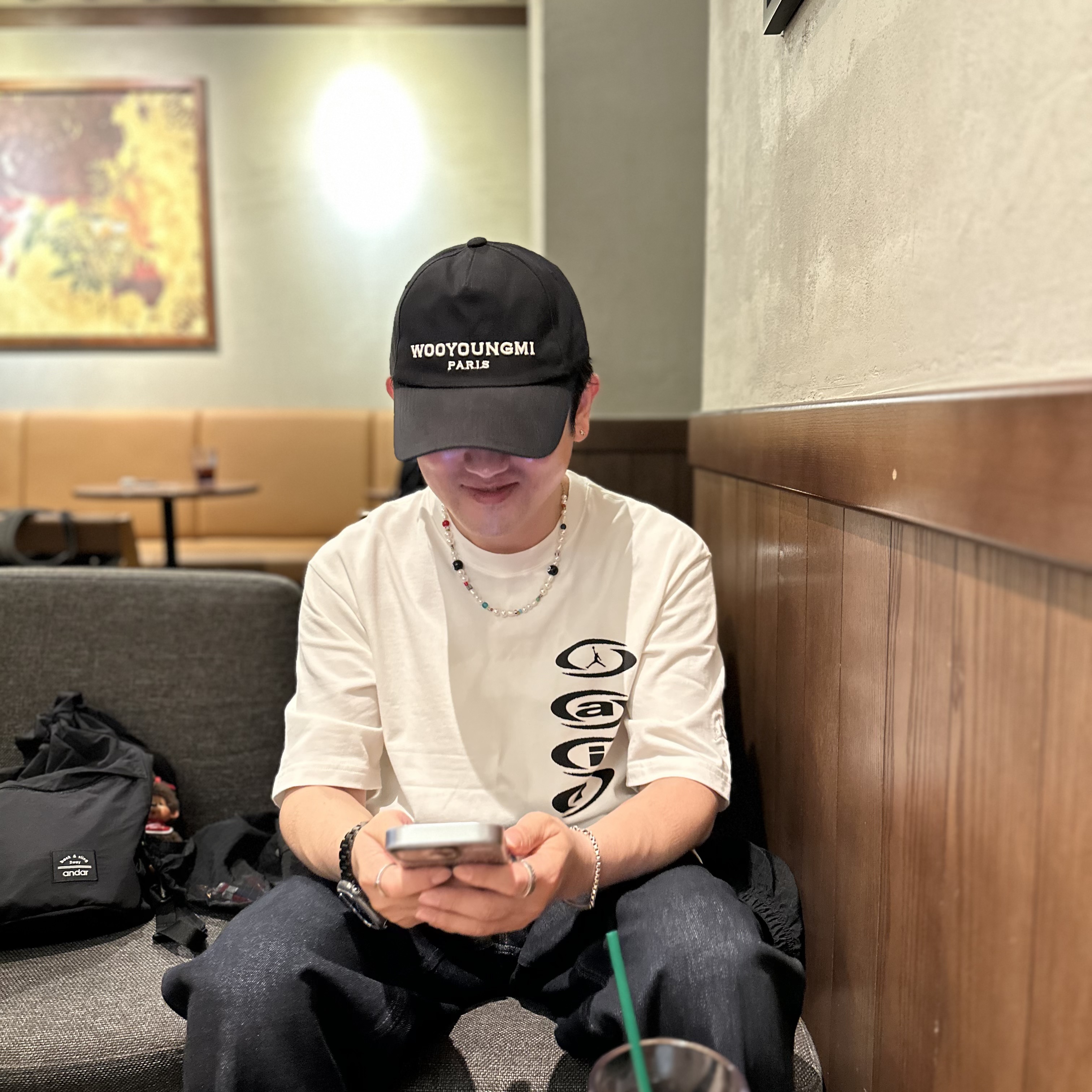 Wooyoungmi White Embroidered Logo Ball Cap Black, Jordan x Travis Scott T-Shirt Sail (DZ5514-133) 착용 스타일 - 1