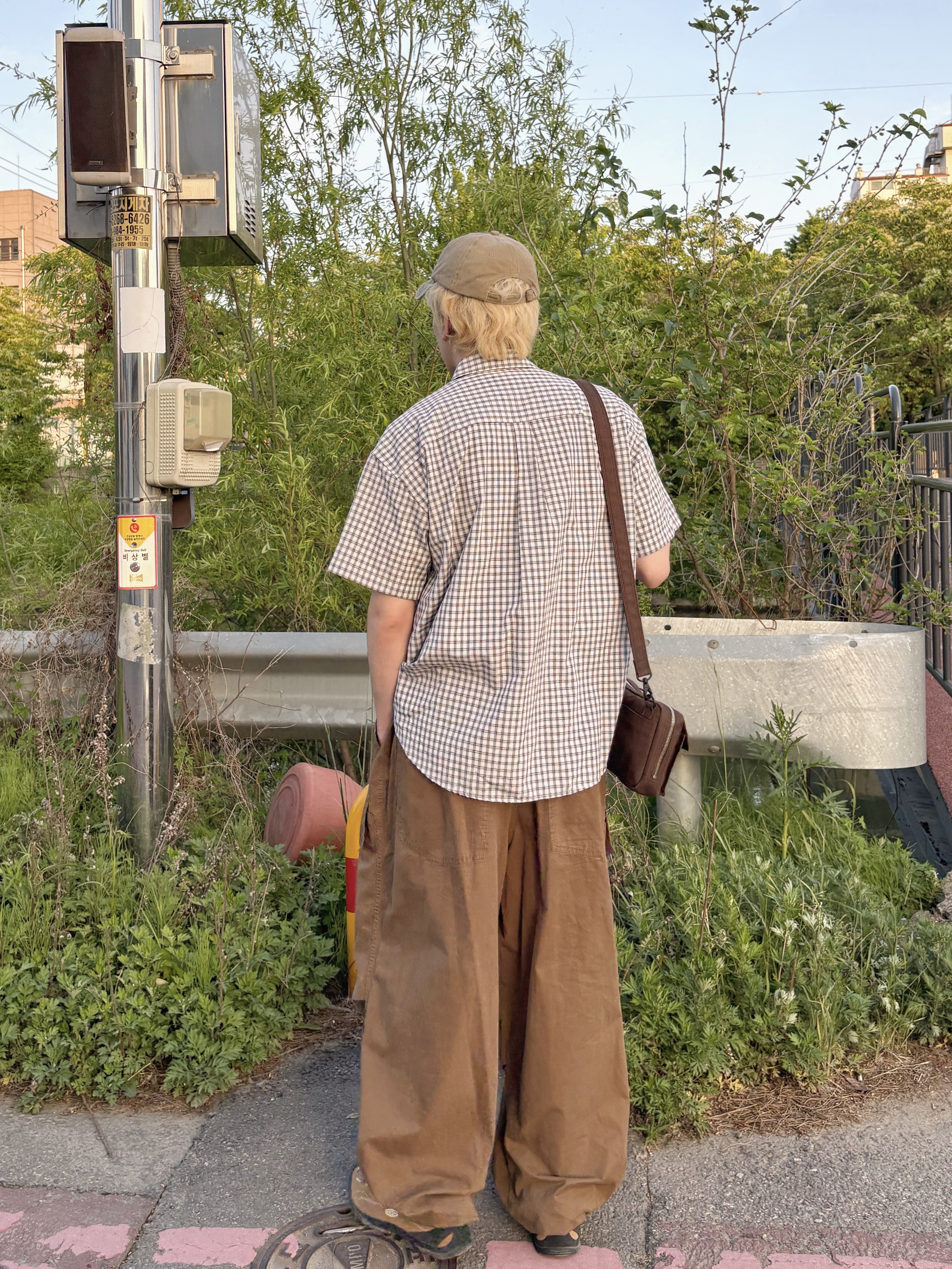 Porter Smoky 2Way Shoulder Bag Brown, Keen Jasper Sneakers Toasted Coconut 착용 스타일 - 4