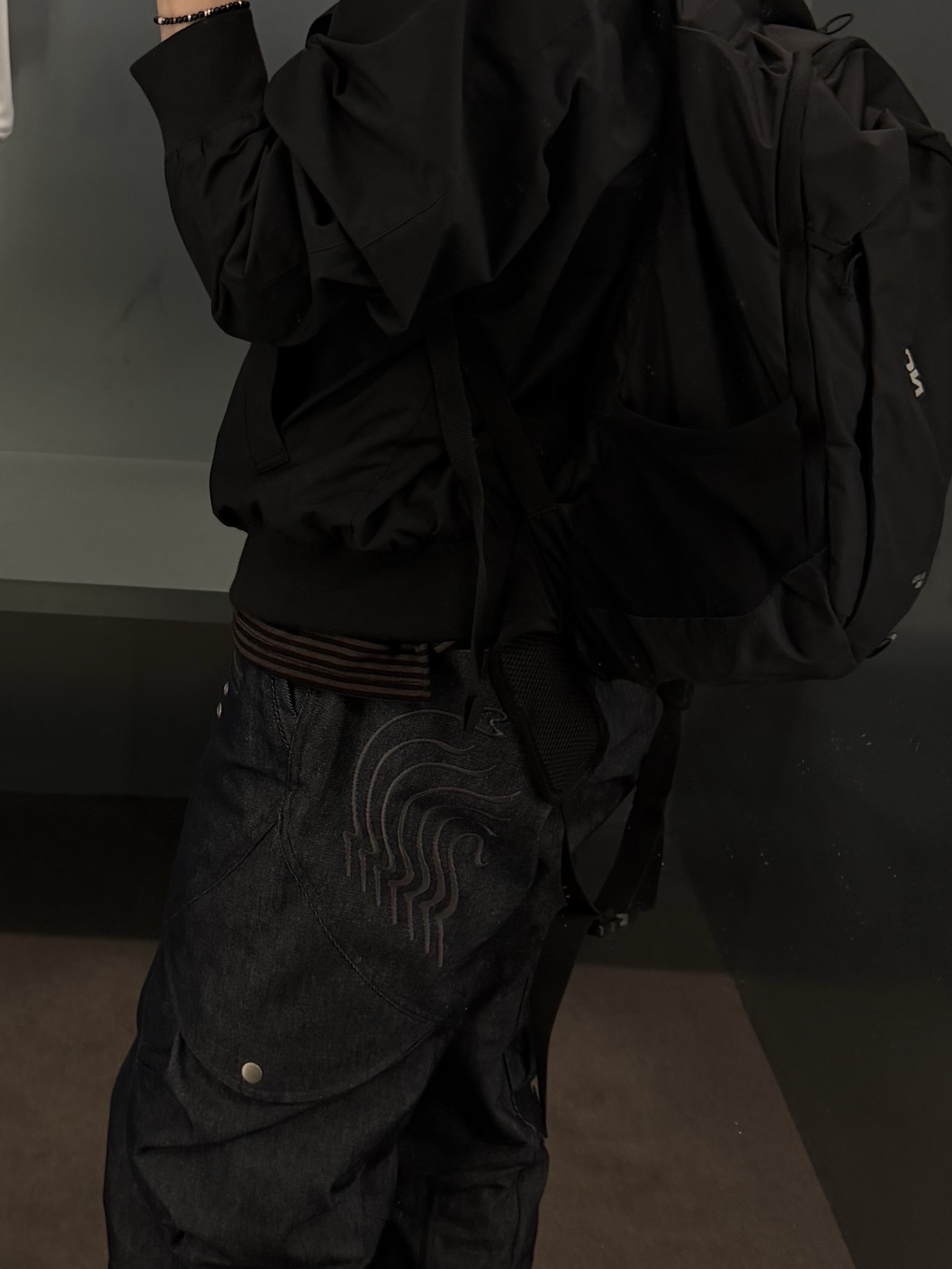 IGNOTA Core:14 Shell Cargo Pants Indigo 착용 스타일 - 2