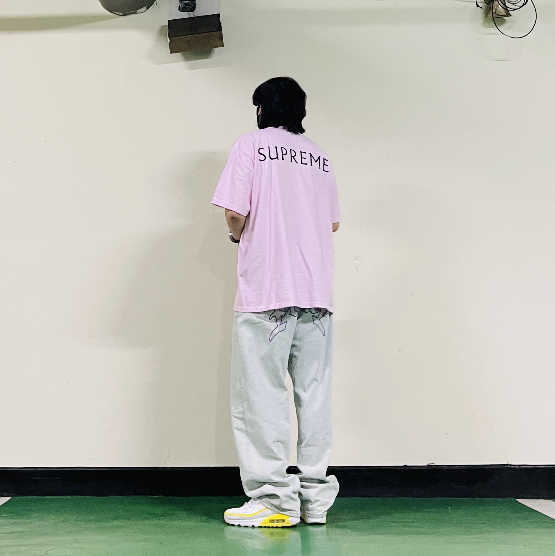 Supreme x Damien Hirst T-Shirt Light Pink - 25SS 착용 스타일 - 2