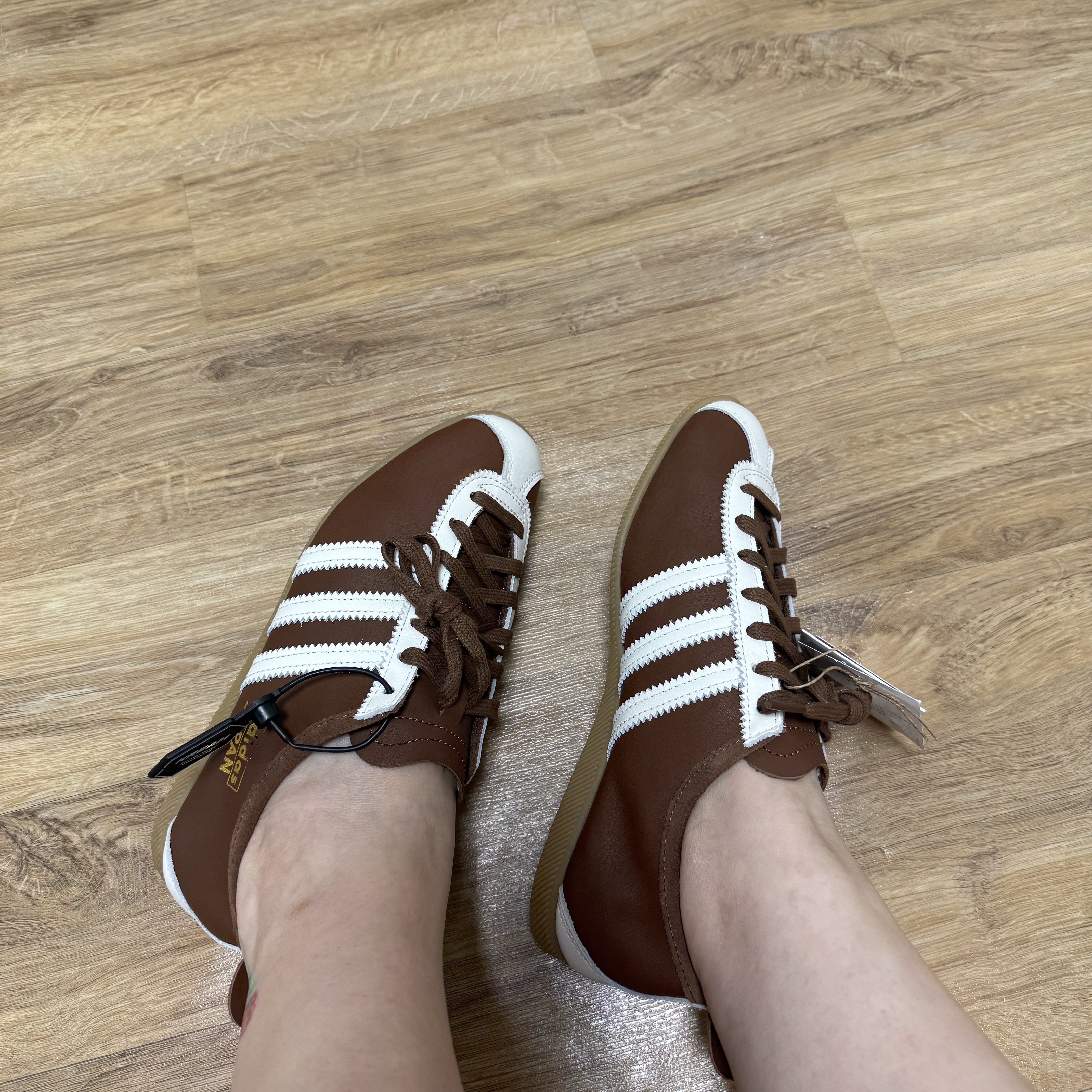 Adidas Japan Preloved Brown Cloud White, Adidas Japan Cloud White Power Red 착용 스타일 - 2