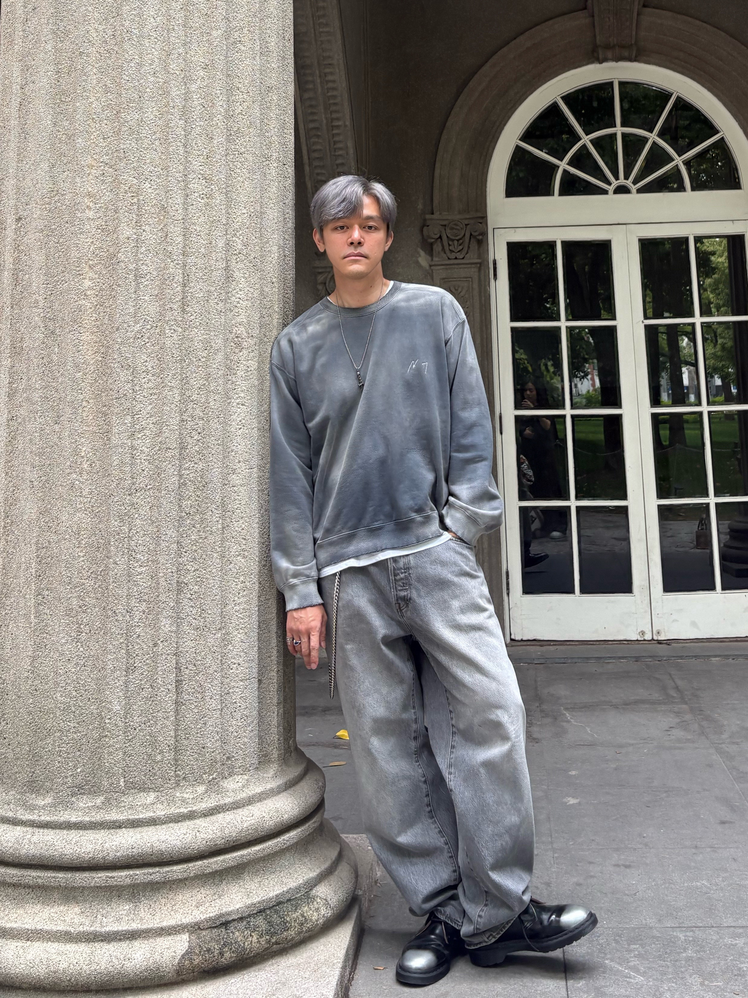 Ancellm Unevenness Sweatshirt Gray, Dr. Martens x Supreme 1461 Gray Silver 착용 스타일 - 3