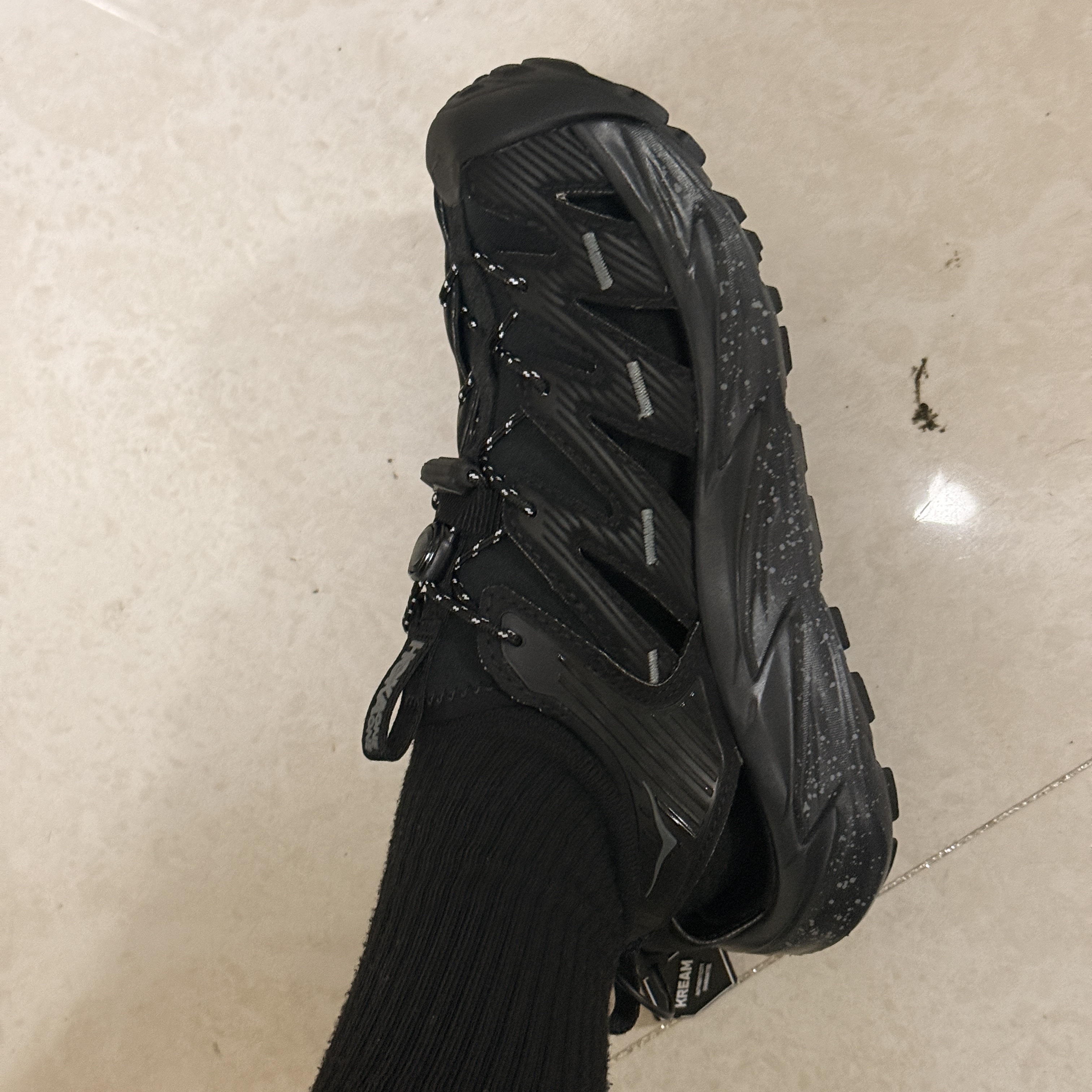 Hoka Hopara Black Castle Rock 착용 스타일 - 2