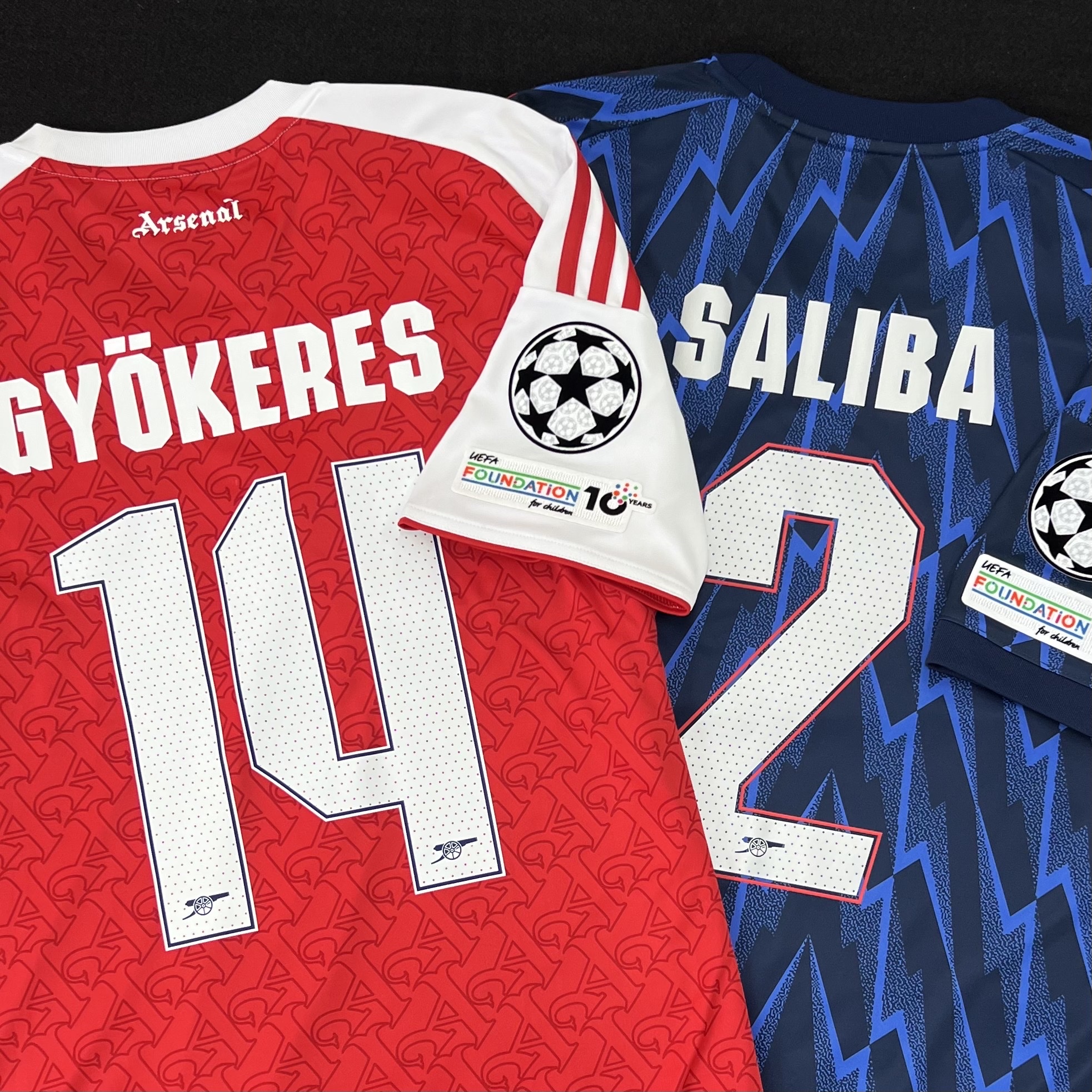 Adidas Arsenal 2025/26 Home Jersey Better Scarlet White - KR Sizing (Non Marking Ver.), Adidas Arsenal 2025/26 3rd Jersey Cloud White Team Coll Burgundy 2 - KR Sizing (Non Marking Ver.) 착용 스타일