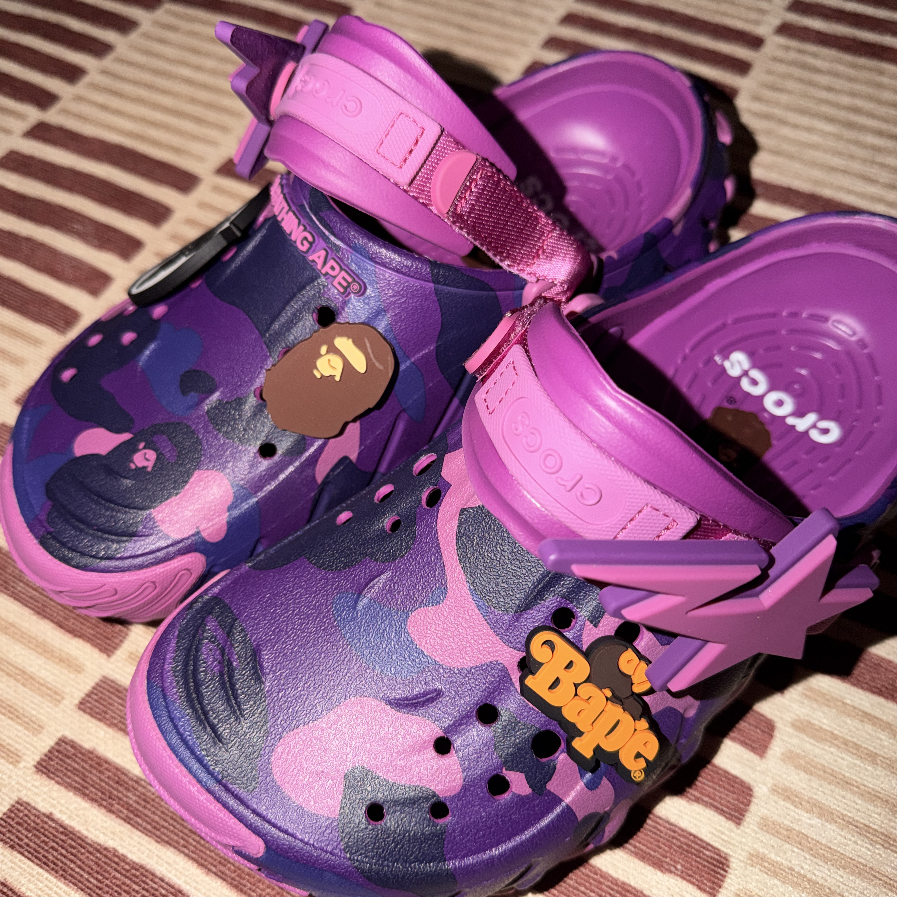 Crocs x BAPE Echo RO Clog Purple 착용 스타일 - 1