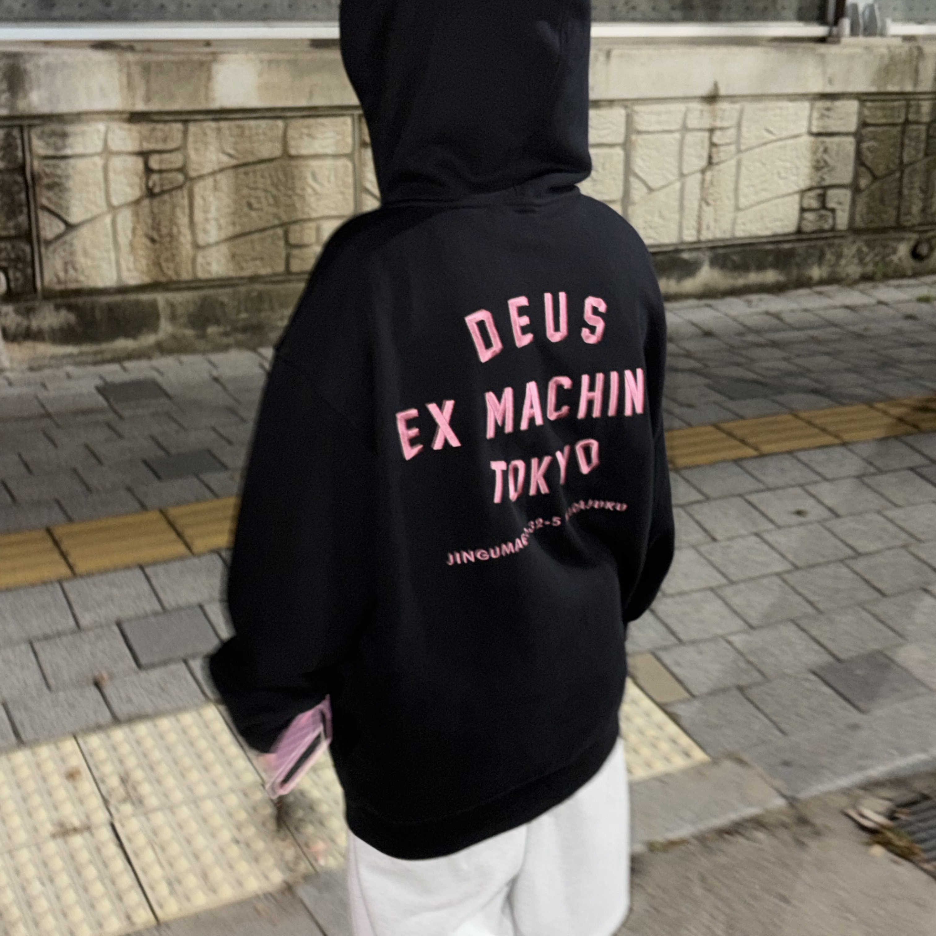 Deus Ex Machina Tokyo College Address Zip Hoodie Black 착용 스타일 - 1