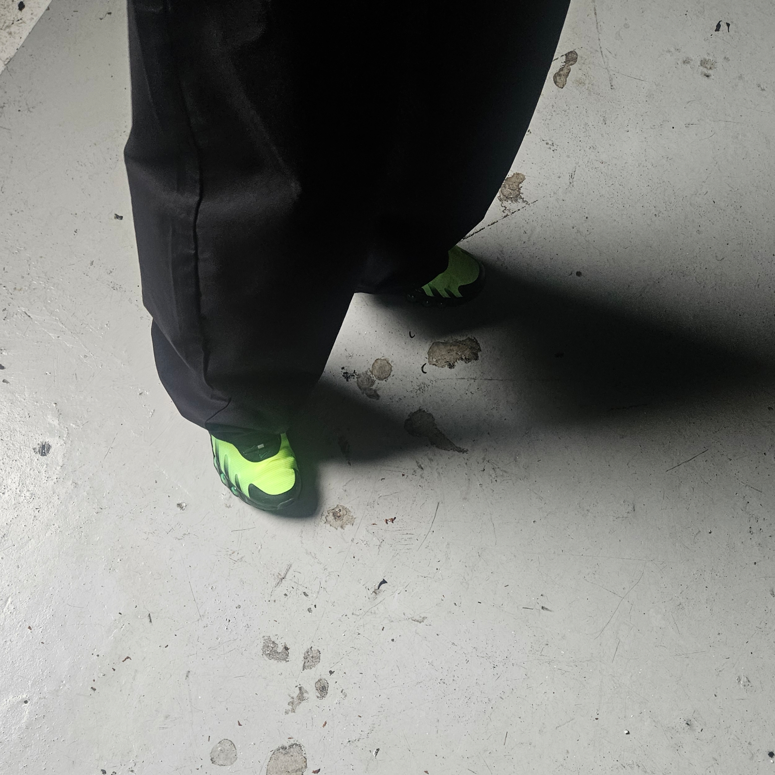 Nike Air Max Dn8 Black Green Strike 착용 스타일