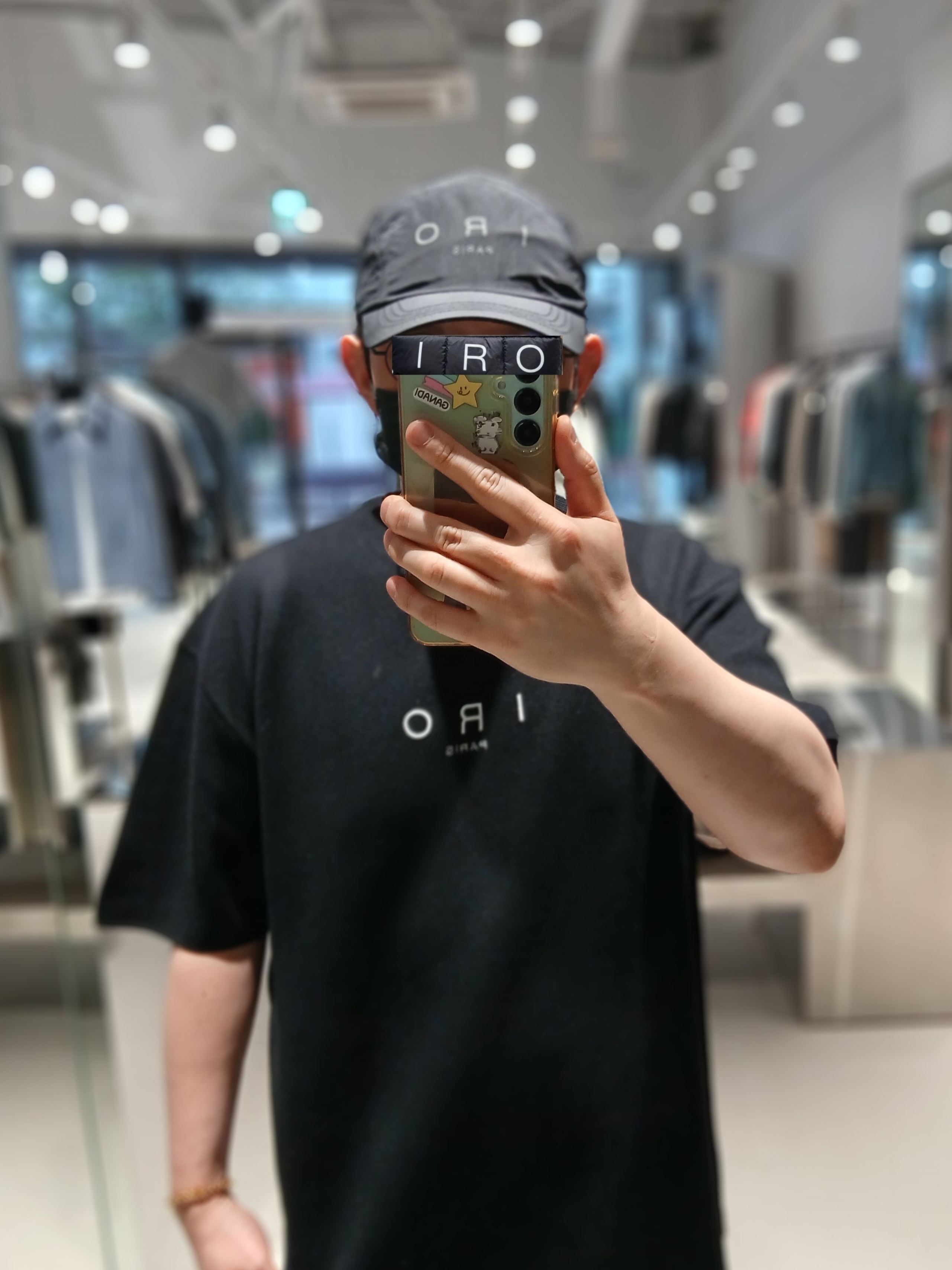 IRO Nebula Basic Logo Short-Sleeve Round-Neck Knit Black, Iro Nebulas Twisted Yarn Knit Setup Shorts Black 착용 스타일 - 2