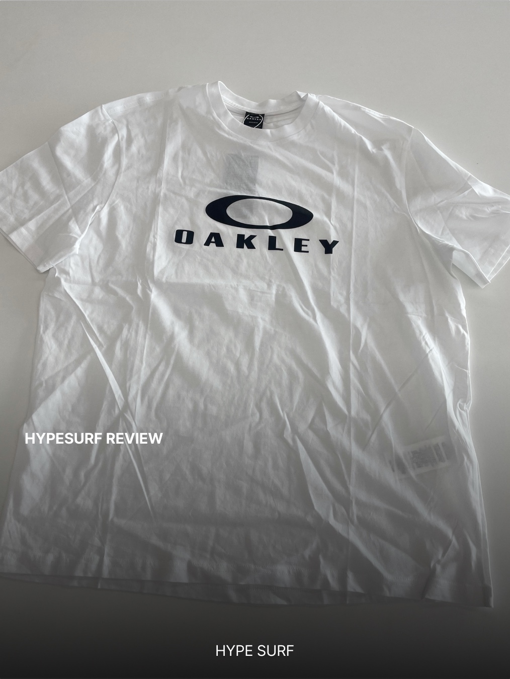 Oakley O Bark 2.0 T-Shirt White Black 착용 스타일 - 3