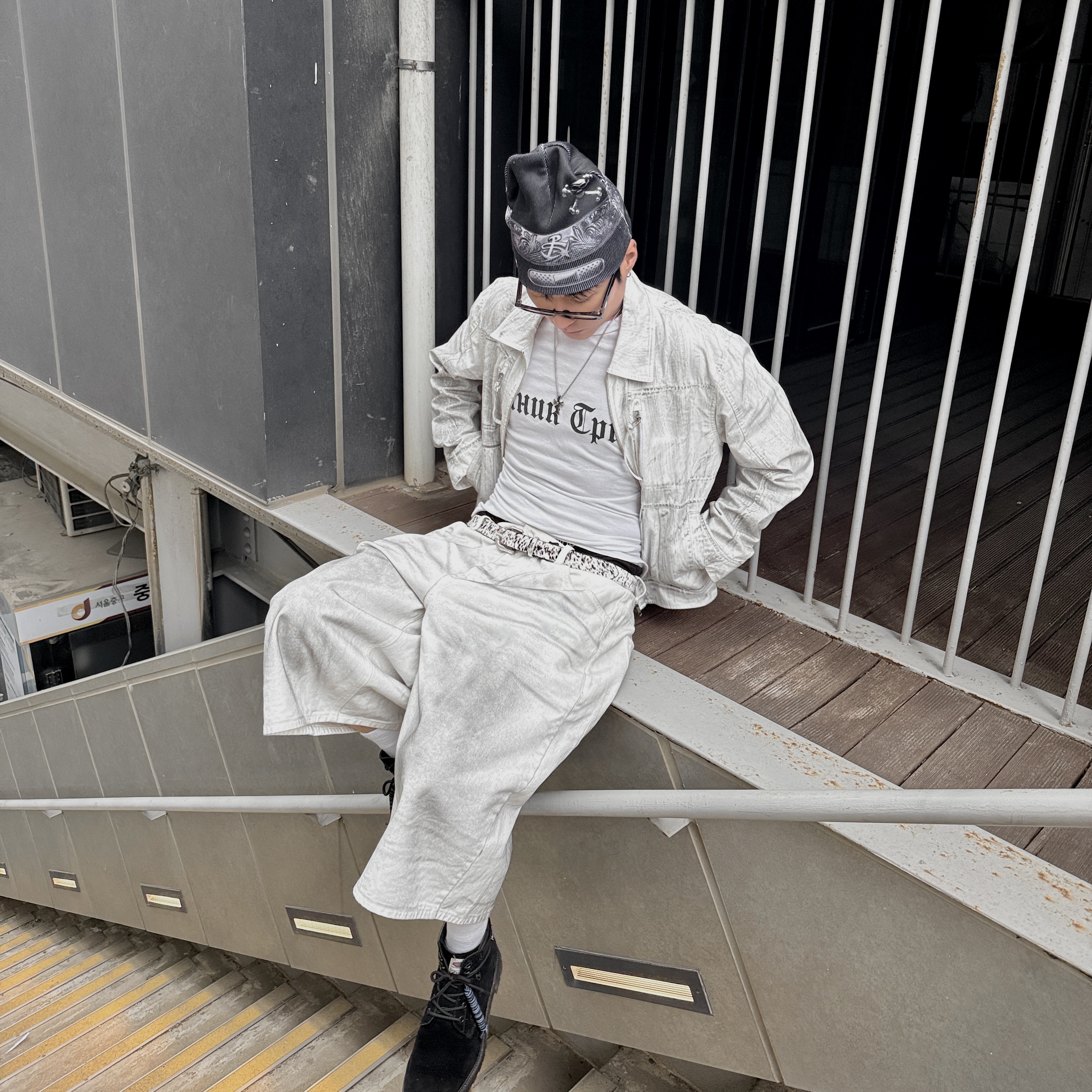 Zara x Champion Leather Laced Boots Black, BLR Anchored Puller Utility Jacket White 착용 스타일 - 1