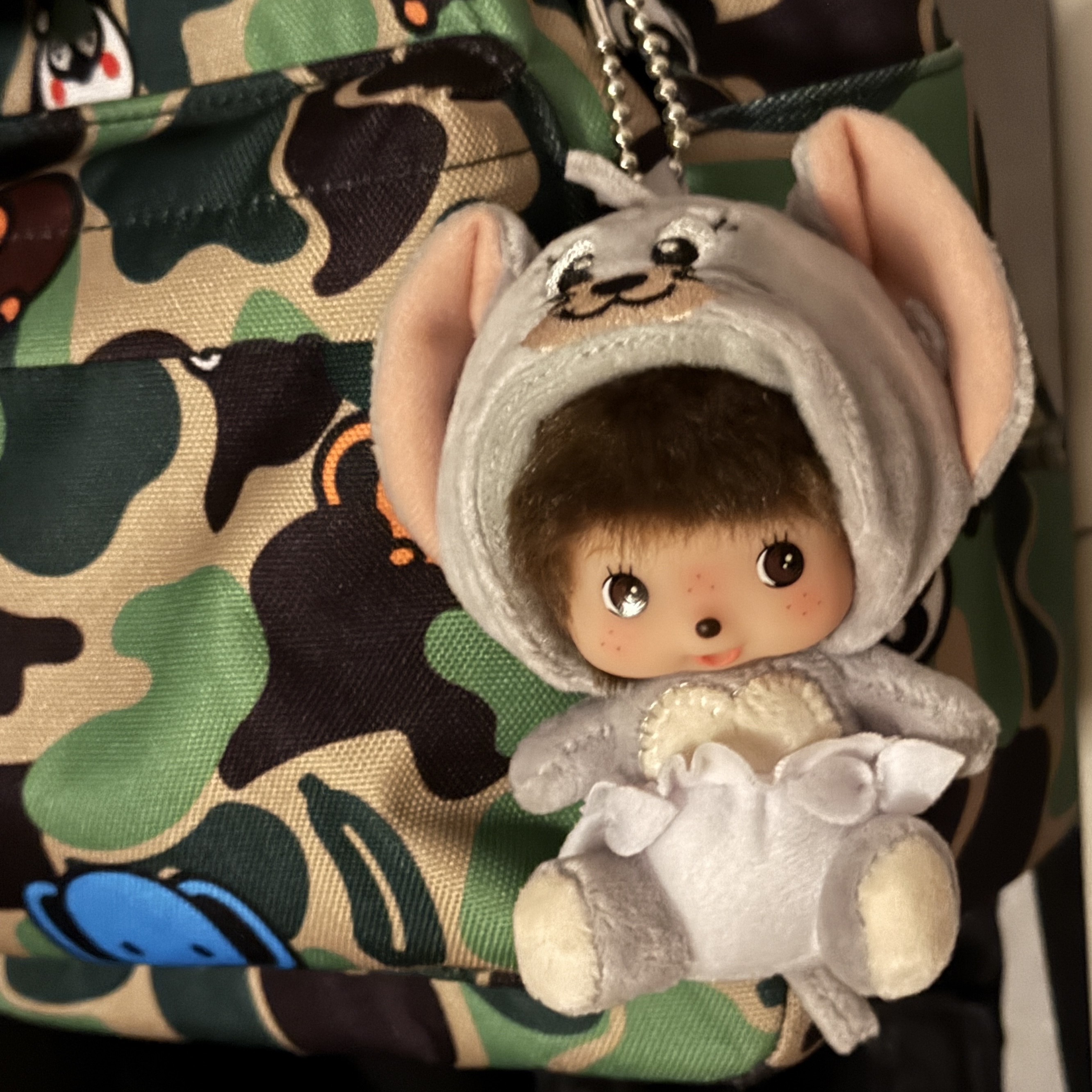 Monchhichi x Tom & Jerry SS Doll Mini Key Chain Tuffy, BAPE Baby Milo Mini Backpack Green 착용 스타일 - 2