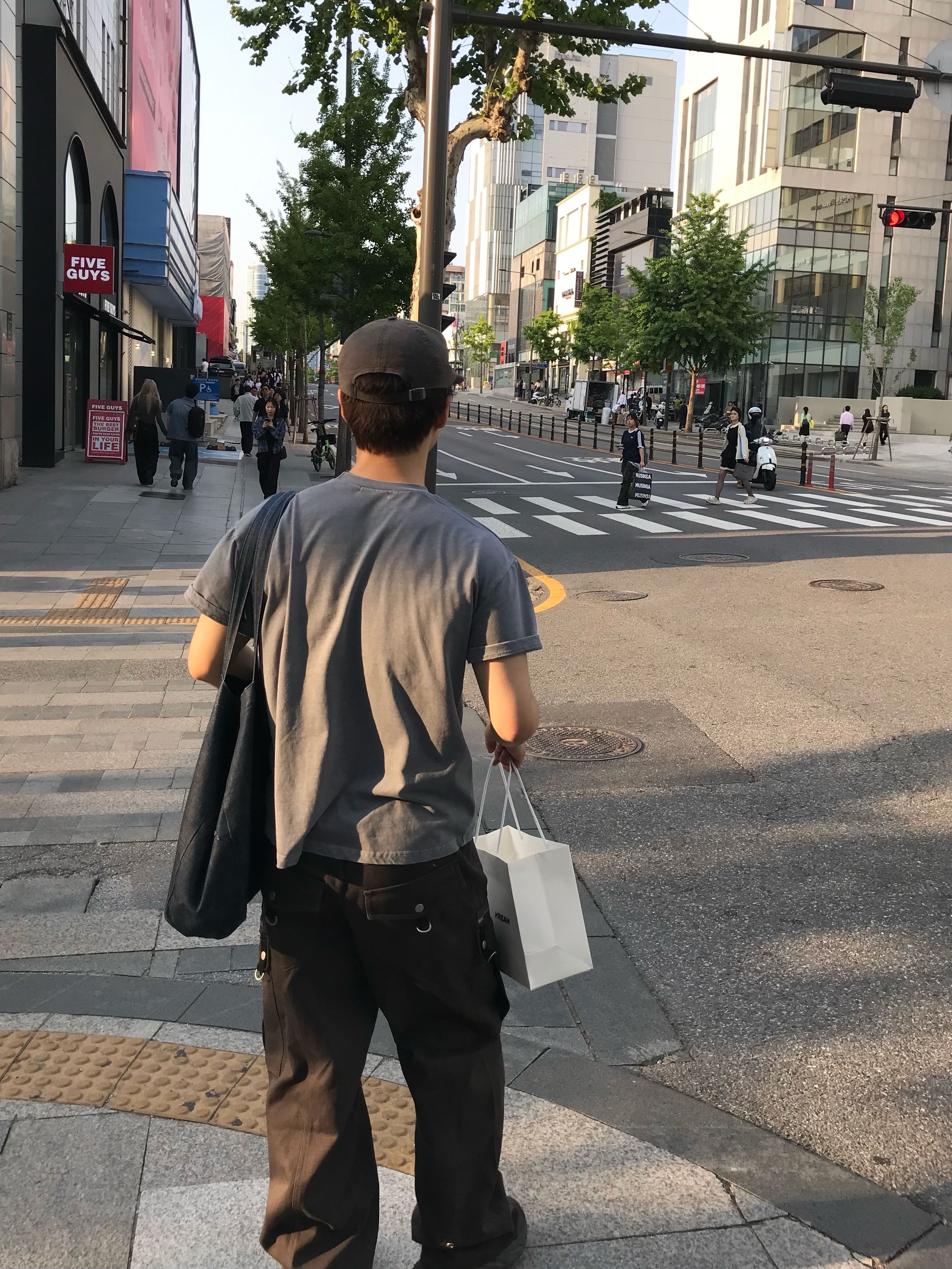 Hoka Hopara 2 Black, A.P.C. Daniela Shopping Bag Indigo 착용 스타일 - 9