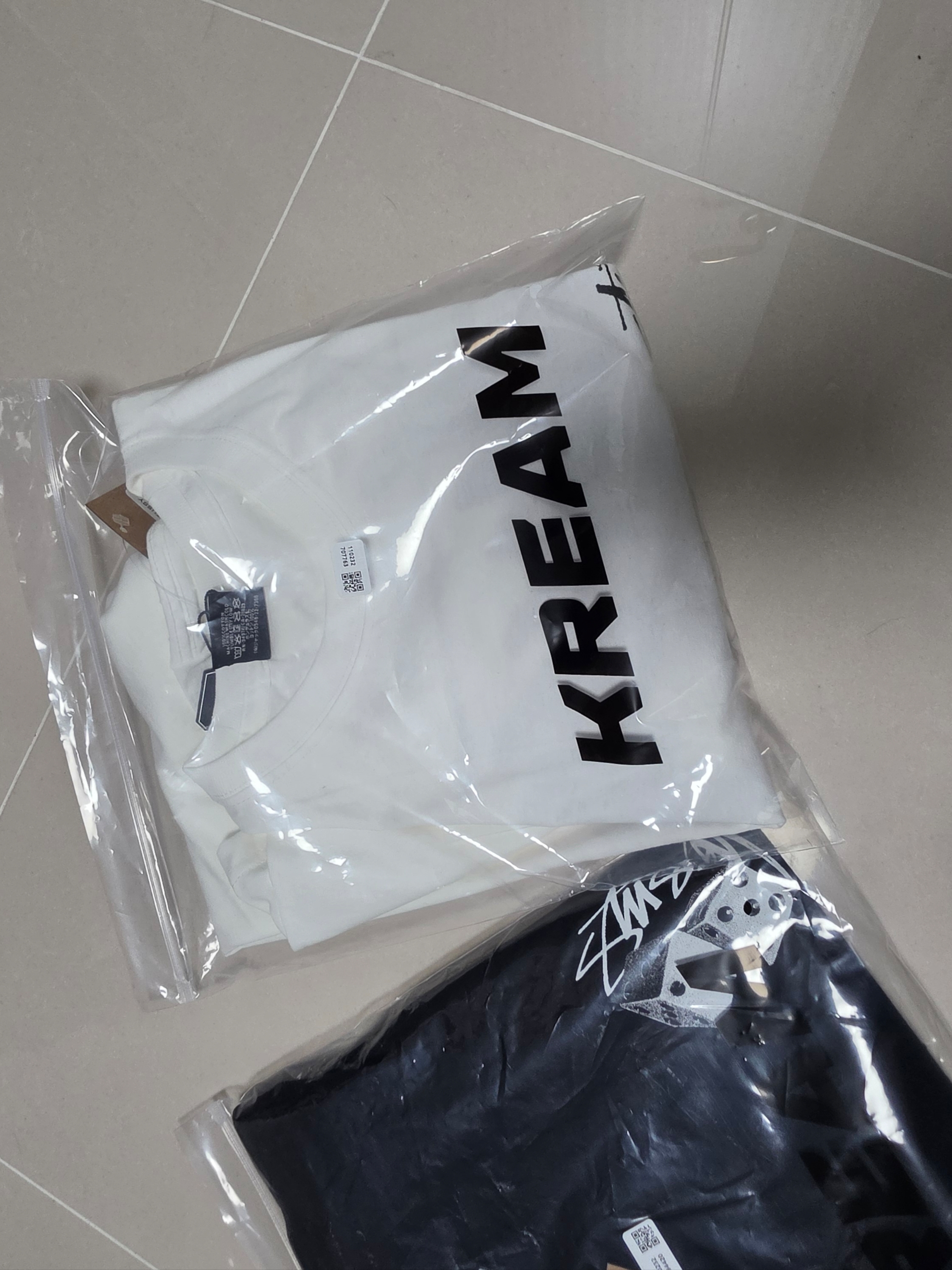 Stussy Tall Dice T-Shirt Black 착용 스타일 - 2