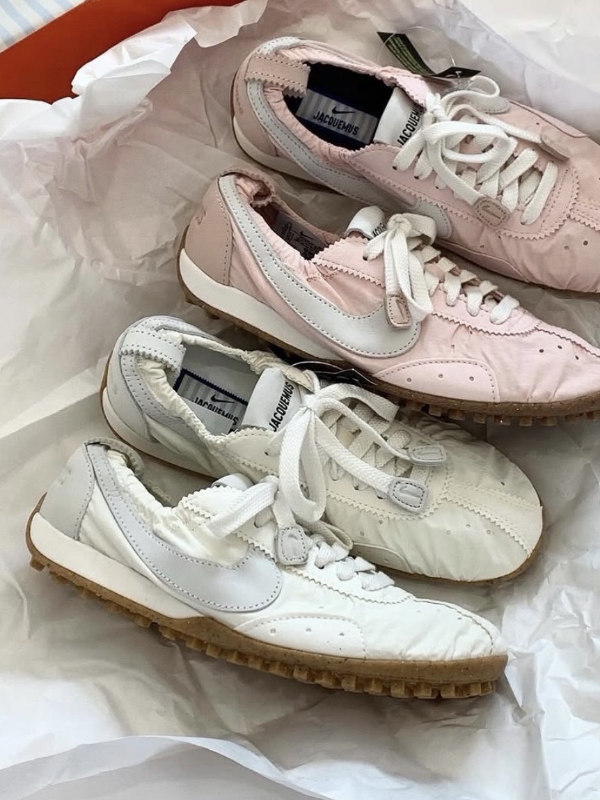Nike x Jacquemus Moon Shoe SP Soft Pearl Sail, Nike x Jacquemus Moon Shoe SP Off Noir Cashmere 착용 스타일 - 4