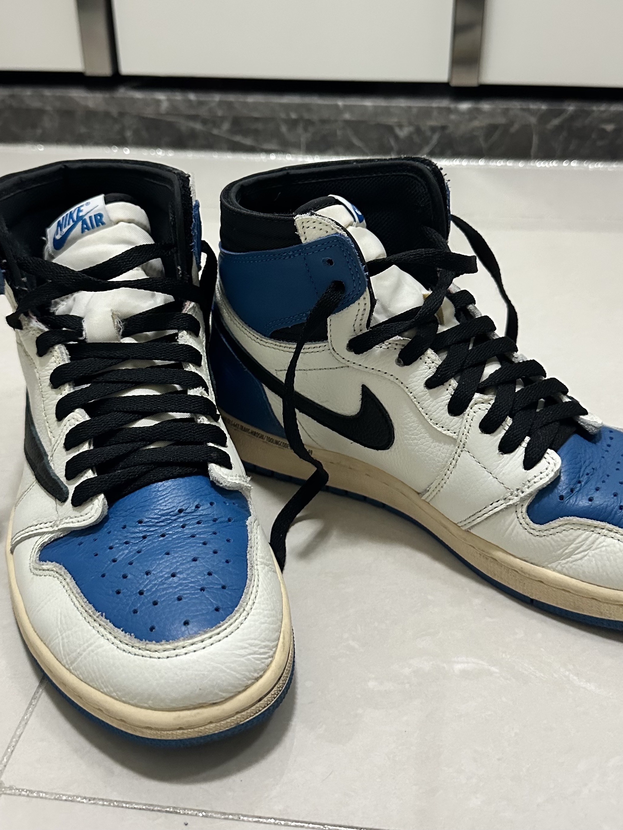 Jordan 1 x Travis Scott x Fragment Retro High OG SP Military Blue 착용 스타일 - 3