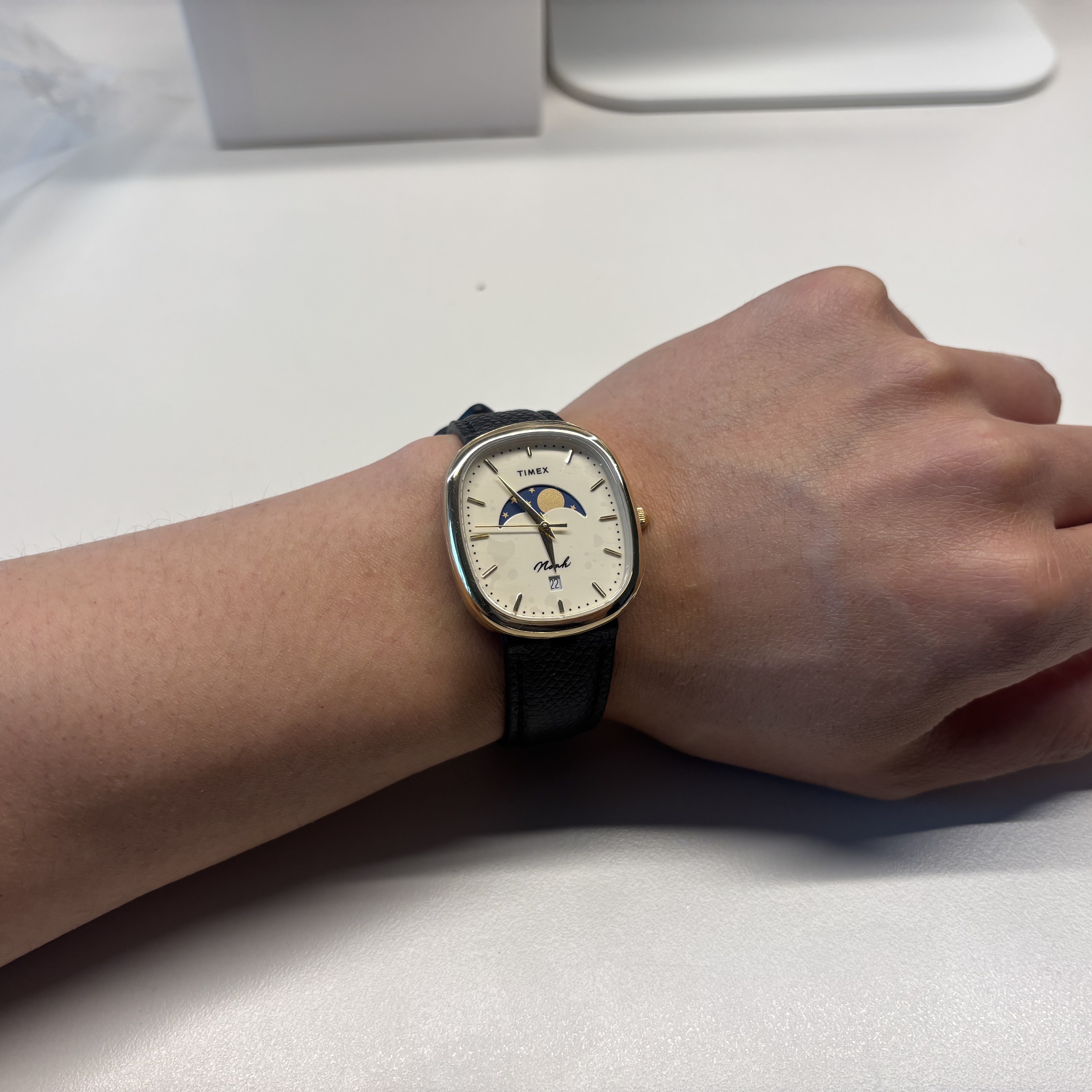 Timex x Noah Oval Moon Phase Watch Black Gold 착용 스타일