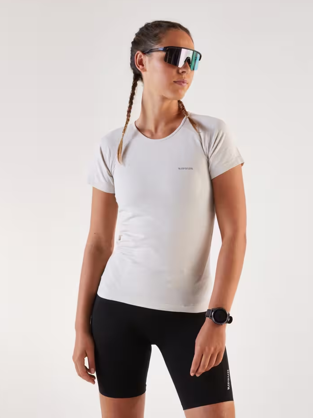 DECATHLON Lightweight Trail Running Vest 5L Graphite Grey, DECATHLON Women's 5" Trail Running Shorts Run Ultra 900 Quartz Brown 착용 스타일 - 5