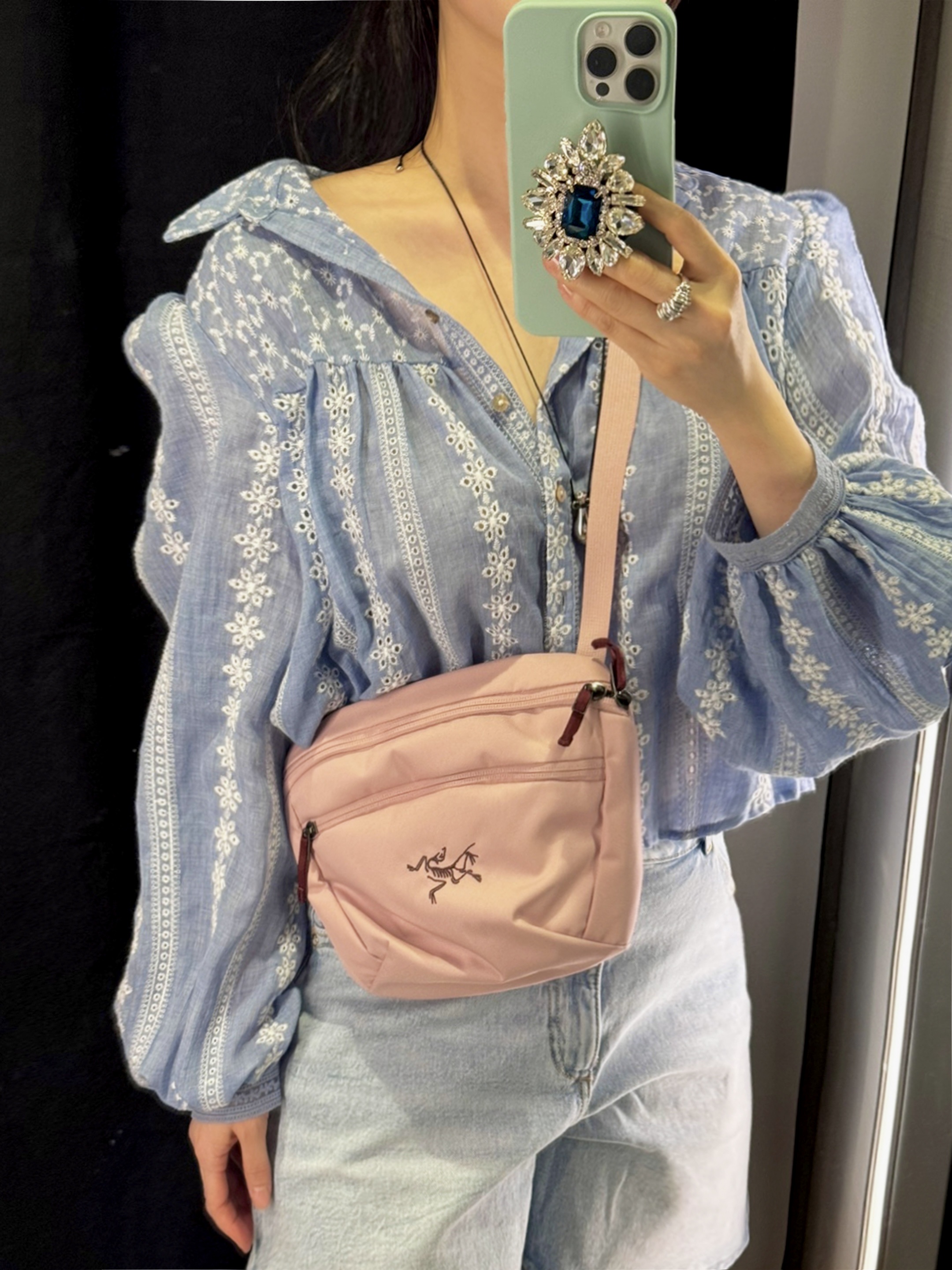 Arc'teryx Mantis 2 Waistpack Bliss, Emis Washed Denim Ball Cap Light Blue Denim Pink 착용 스타일 - 2