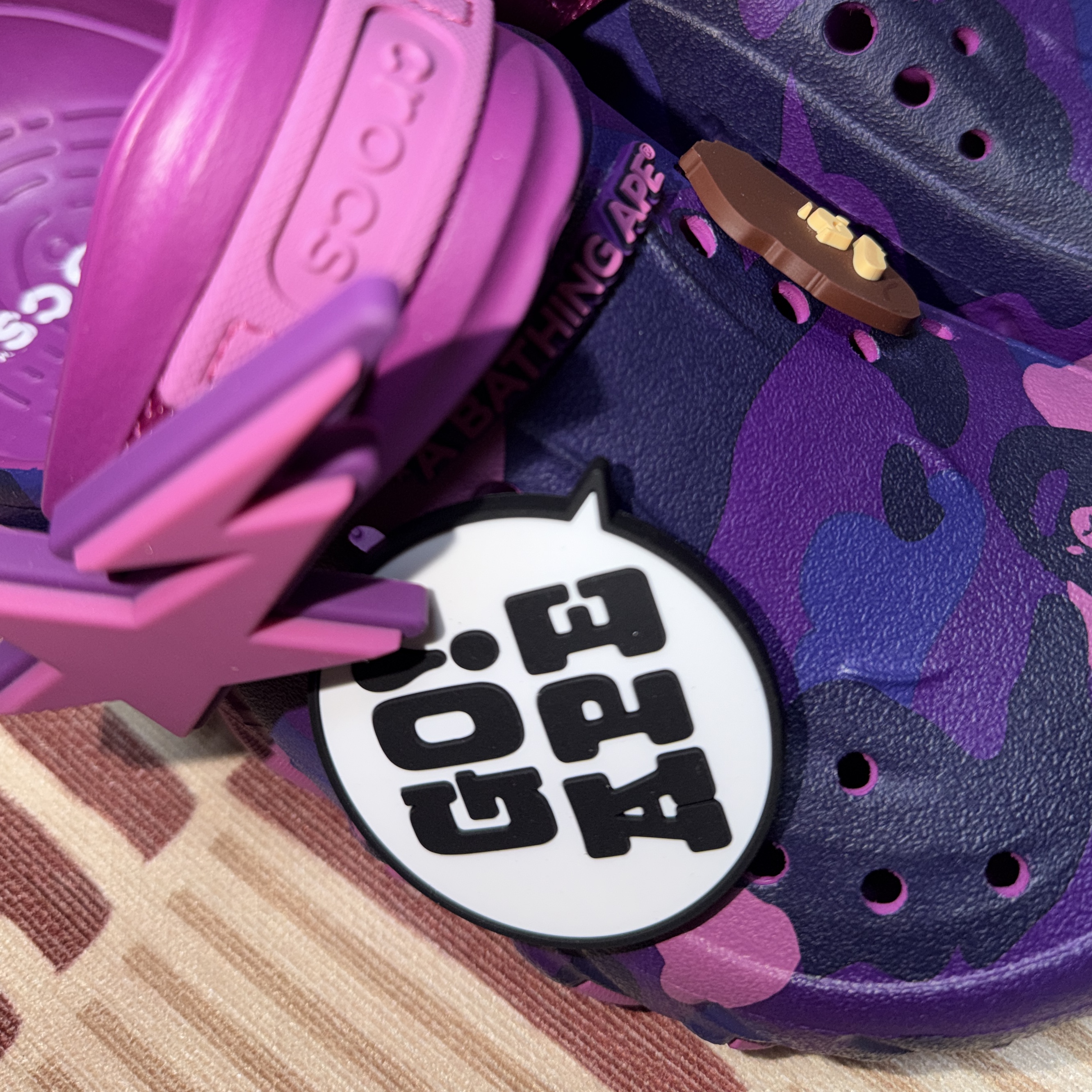 Crocs x BAPE Echo RO Clog Purple 착용 스타일 - 2
