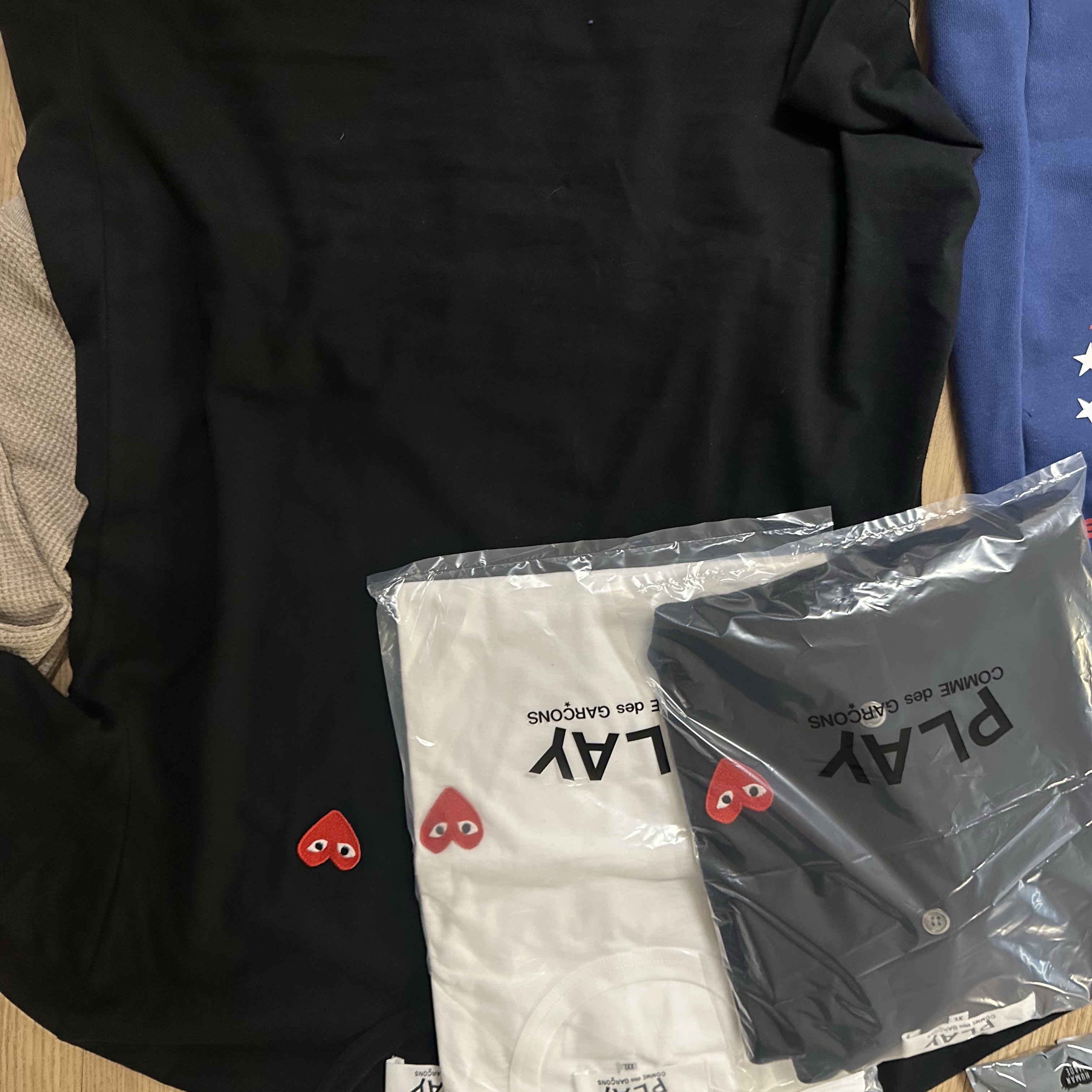 Play Comme des Garcons Red Heart T-Shirt Black, Play Comme des Garcons Red Heart T-Shirt White 착용 스타일