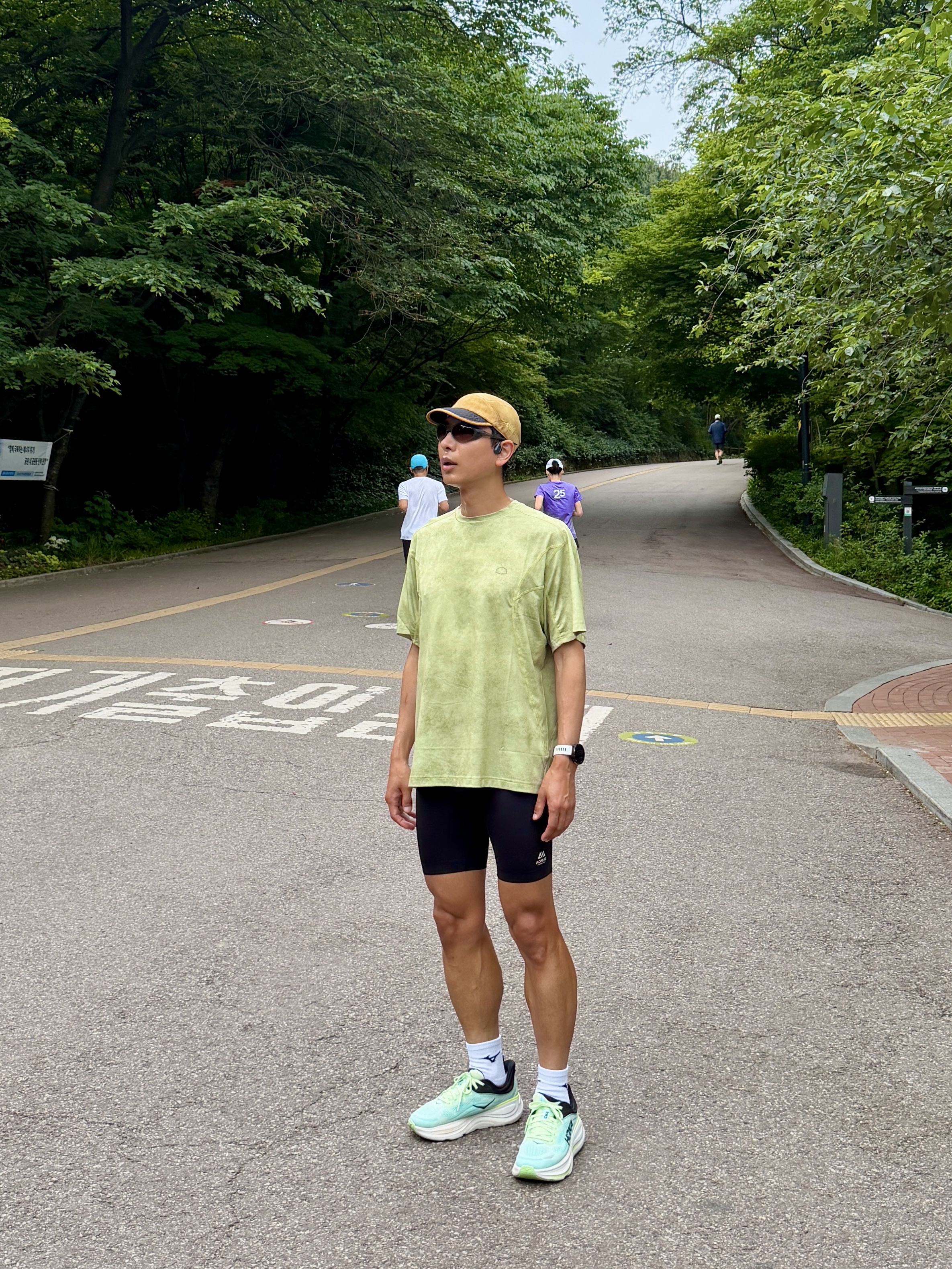 Ciele Athletics FSTCap Elite Sphinx, Hoka Bondi 9 Luna Moth Blue Spark - Regular 착용 스타일 - 2