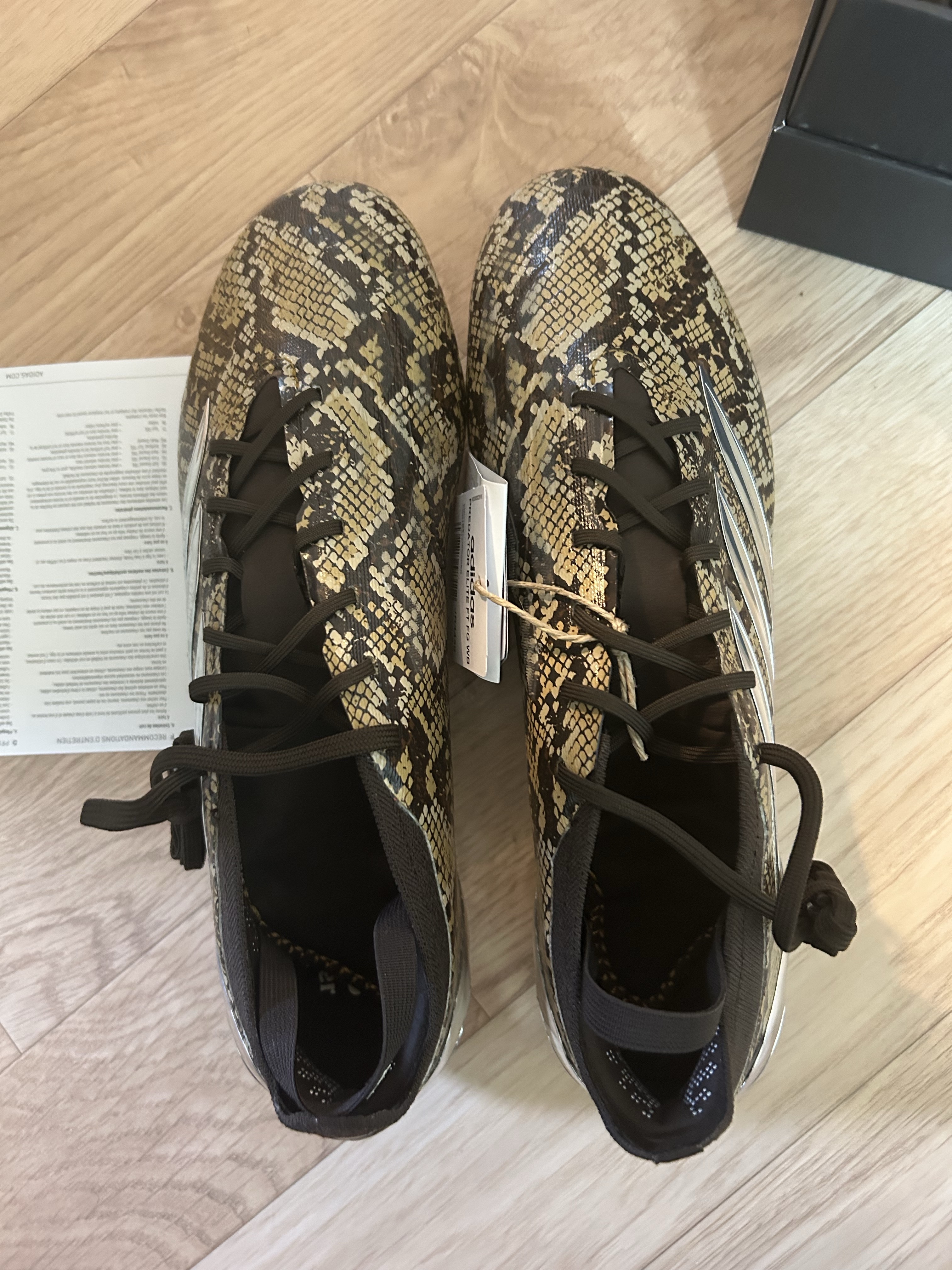 Adidas x Wales Bonner Predator Elite Fold Over Tongue FG Khaki Silver Metallic 착용 스타일