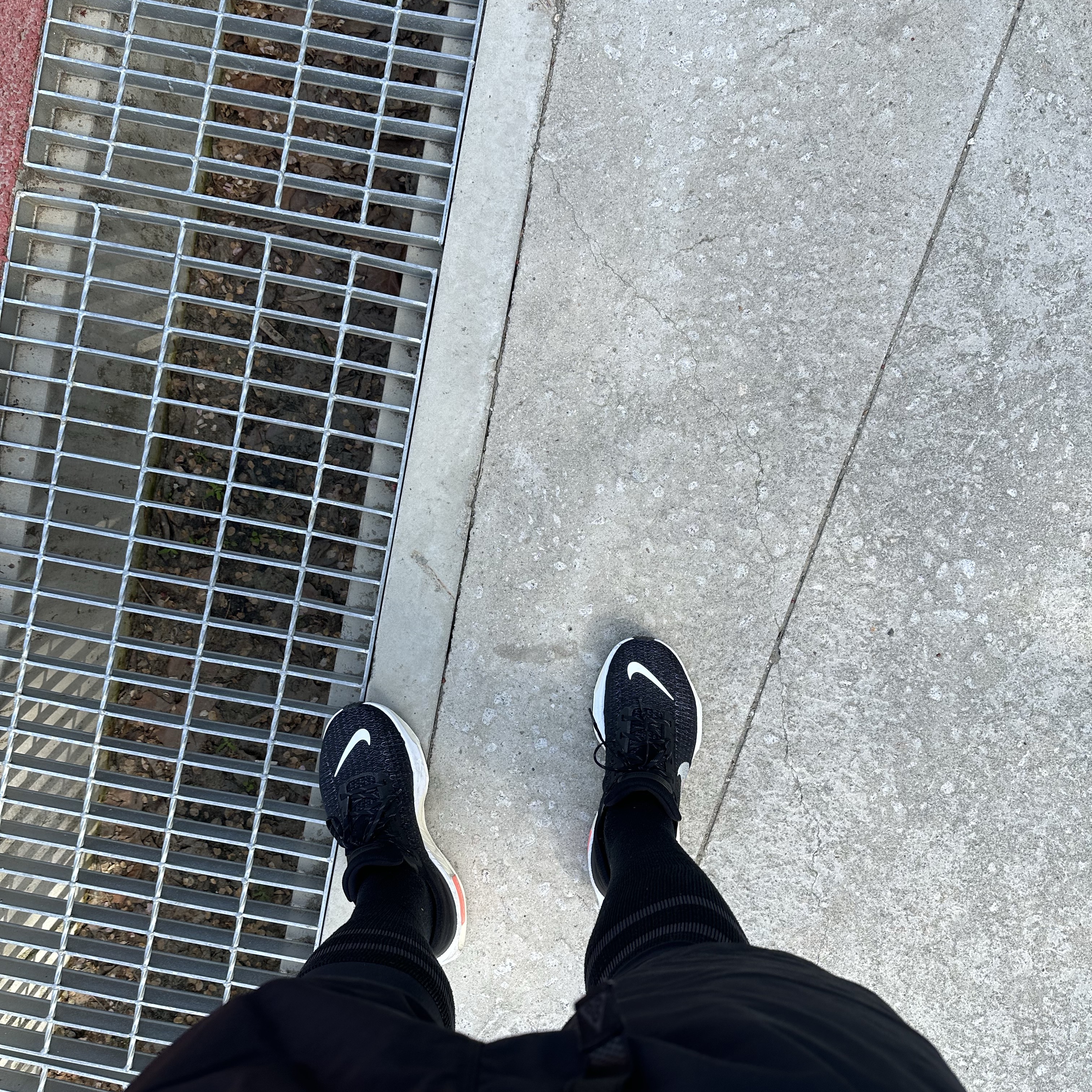 Nike ZoomX Invincible Run Flyknit 3 Black White 착용 스타일