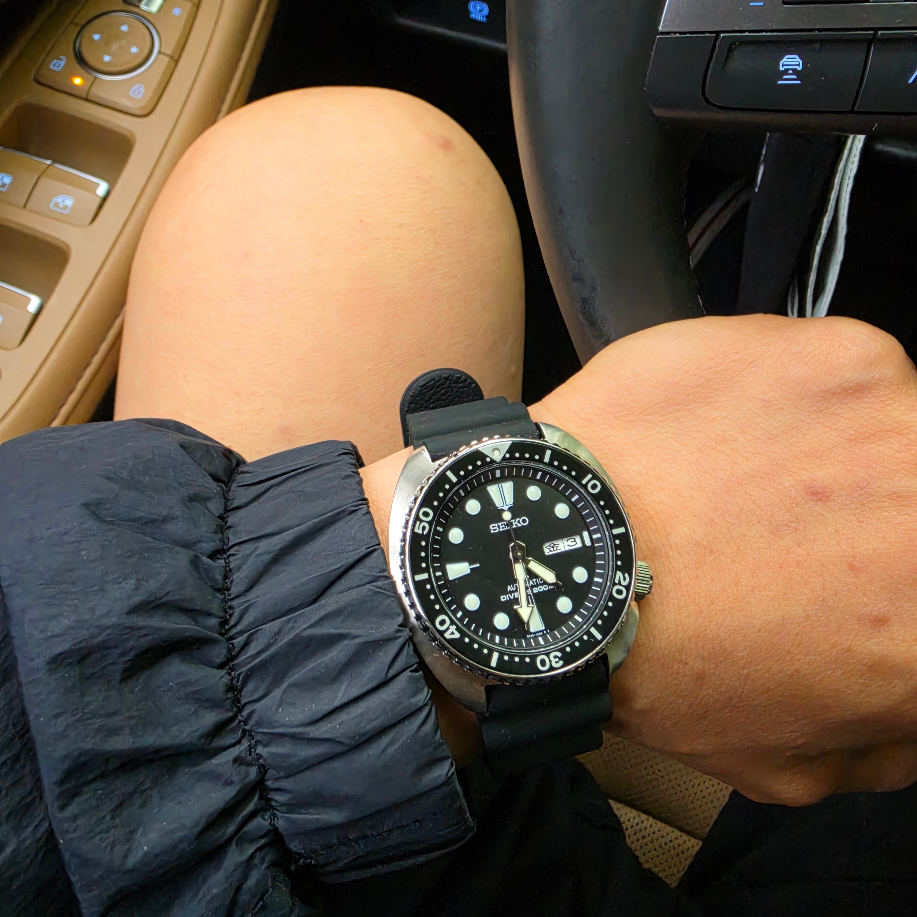 Seiko Prospex SRPE93 Black 착용 스타일 - 4