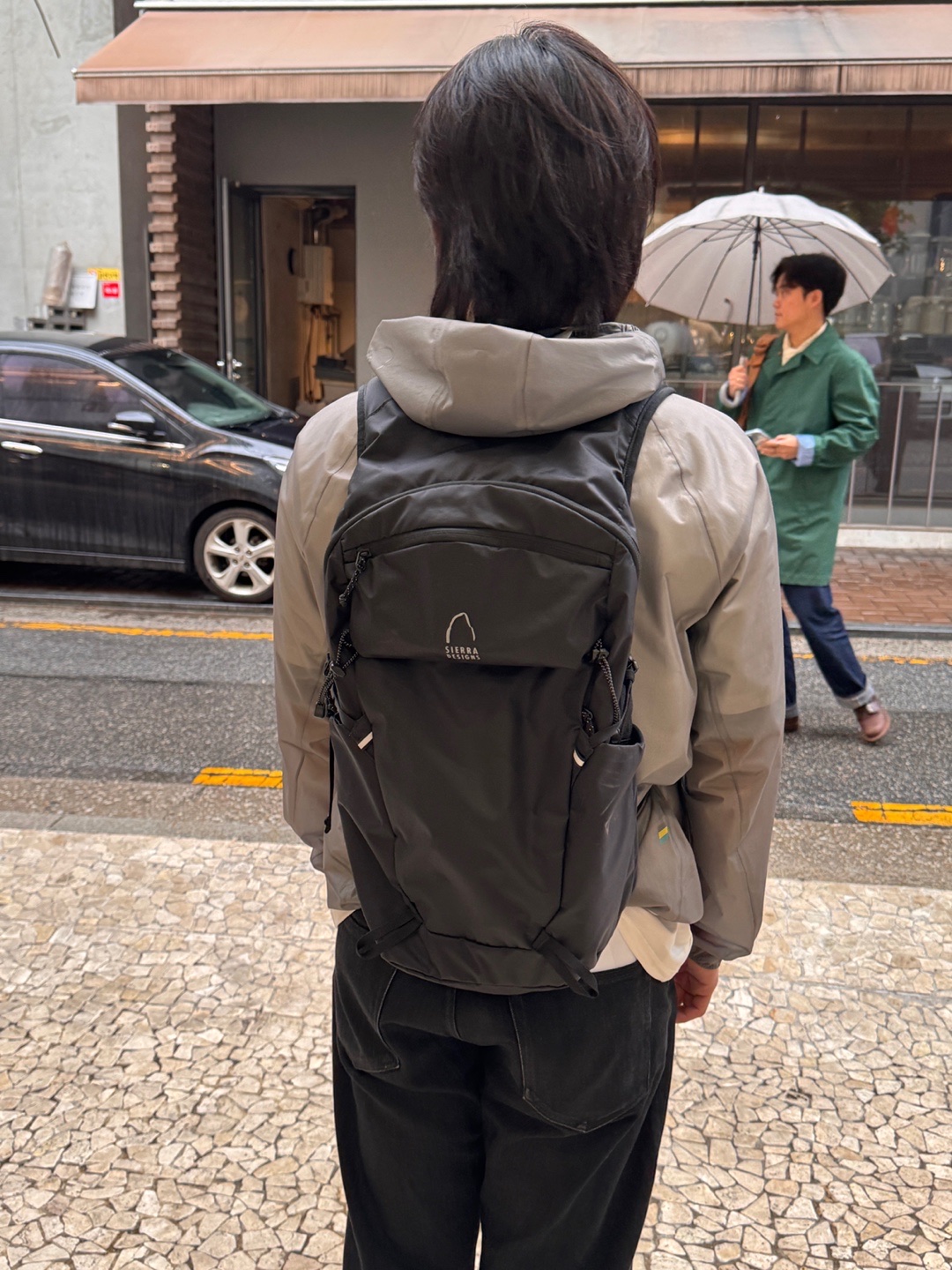 SIERRADESIGNS TENAYAPACK 25L Black, SIERRADESIGNS TENAYAPACK 25L Light Grey 착용 스타일 - 4