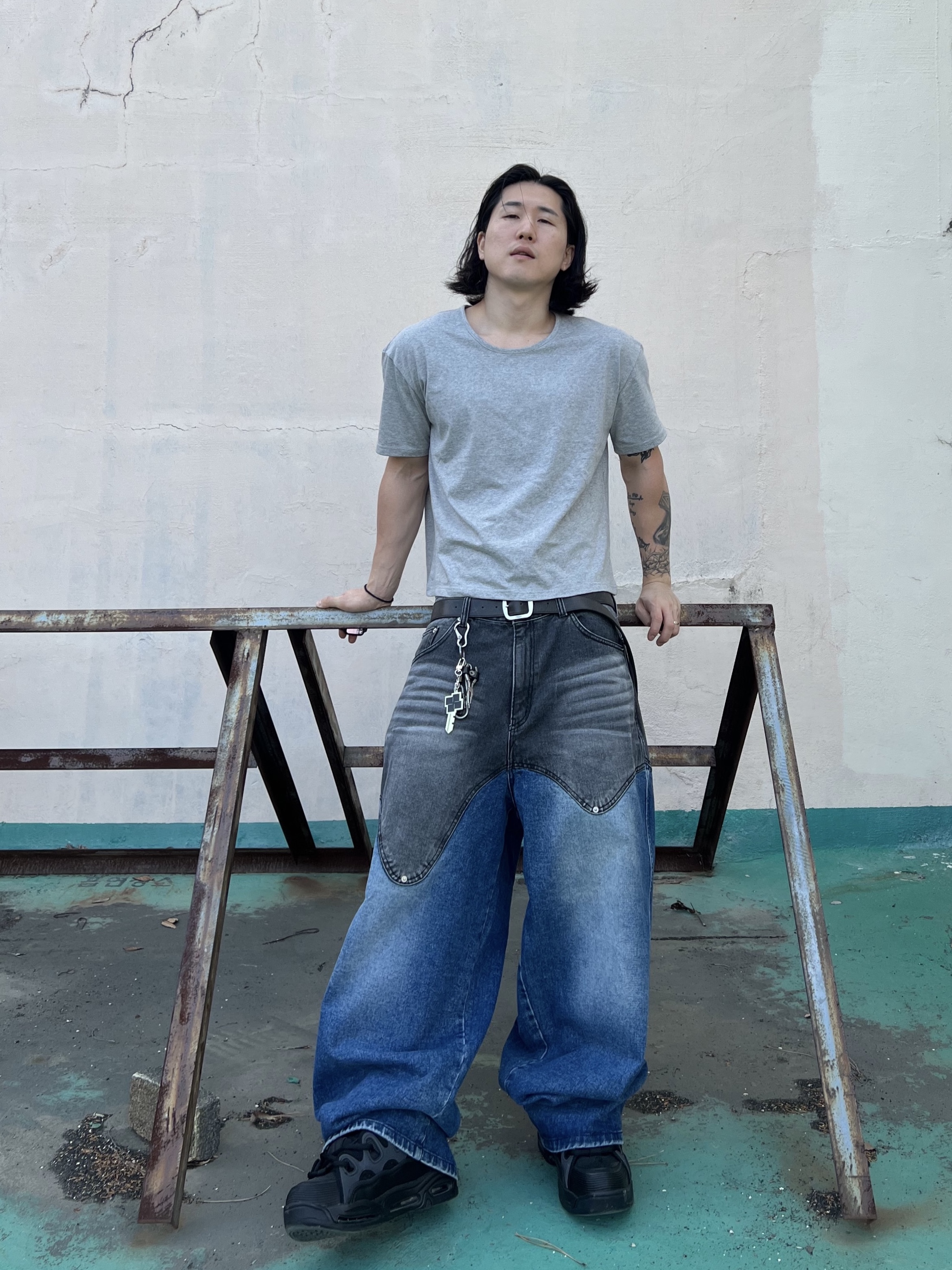 Undermycar MU.128 Original Logo Cracked Leather Belt Silver / Black 착용 스타일 - 2